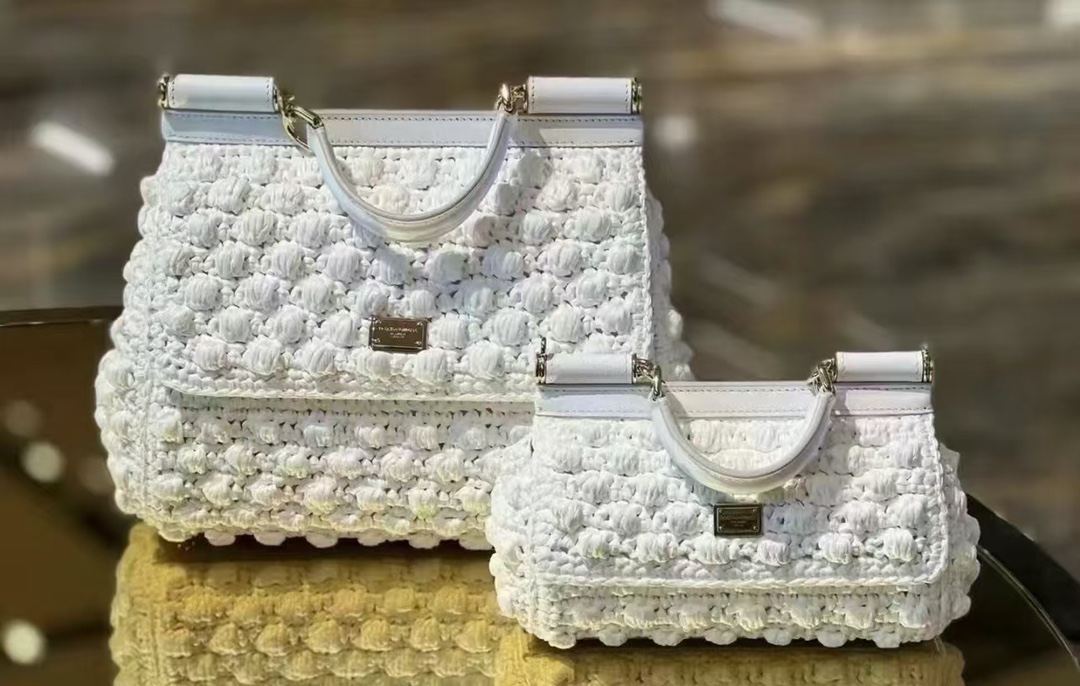 Cloud bag☁️
New💥Dolce & Gabbana Dolce & Gabbana raffia