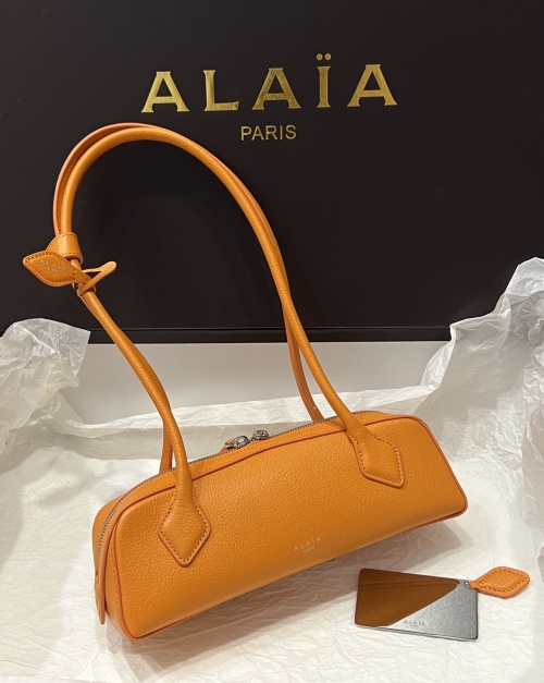 Alaia Le Teckel Baguette Bag: Chic, Compact, and Exquisitely Crafted 1 Alaia Le Teckel Baguette Bag: Chic, Compact, and Exquisitely Crafted