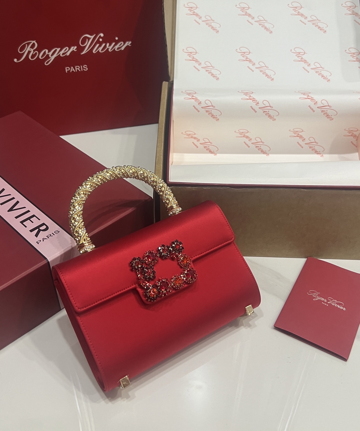 Roger Vivier Bolso de Mano Clásico con Cristales y Satén de Seda Rojo