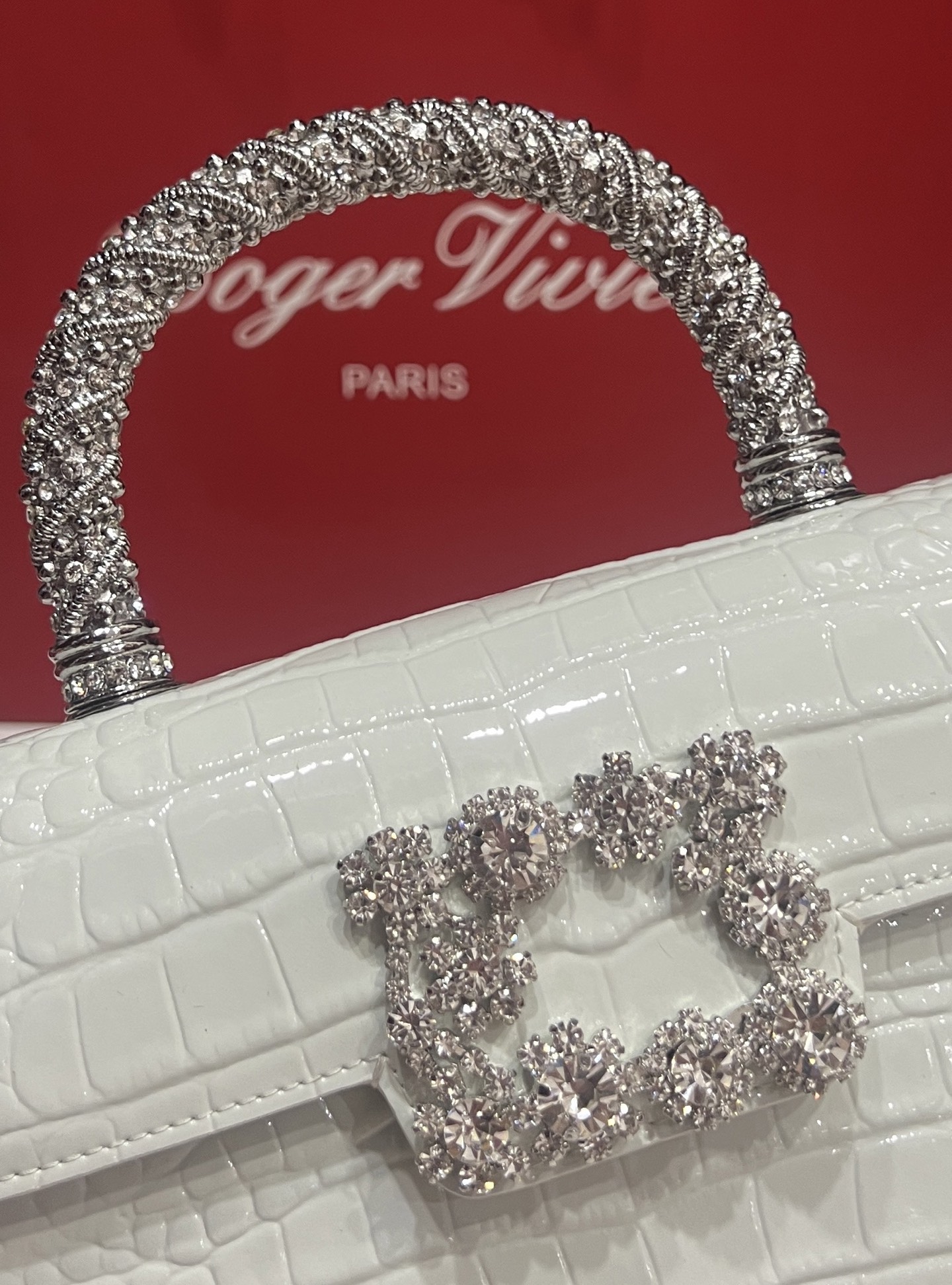 Roger Vivier Crystal Handle Bag: Classic Design, Luxurious Style, 19*13*4 cm 10 i1751263912192 3061 0 8