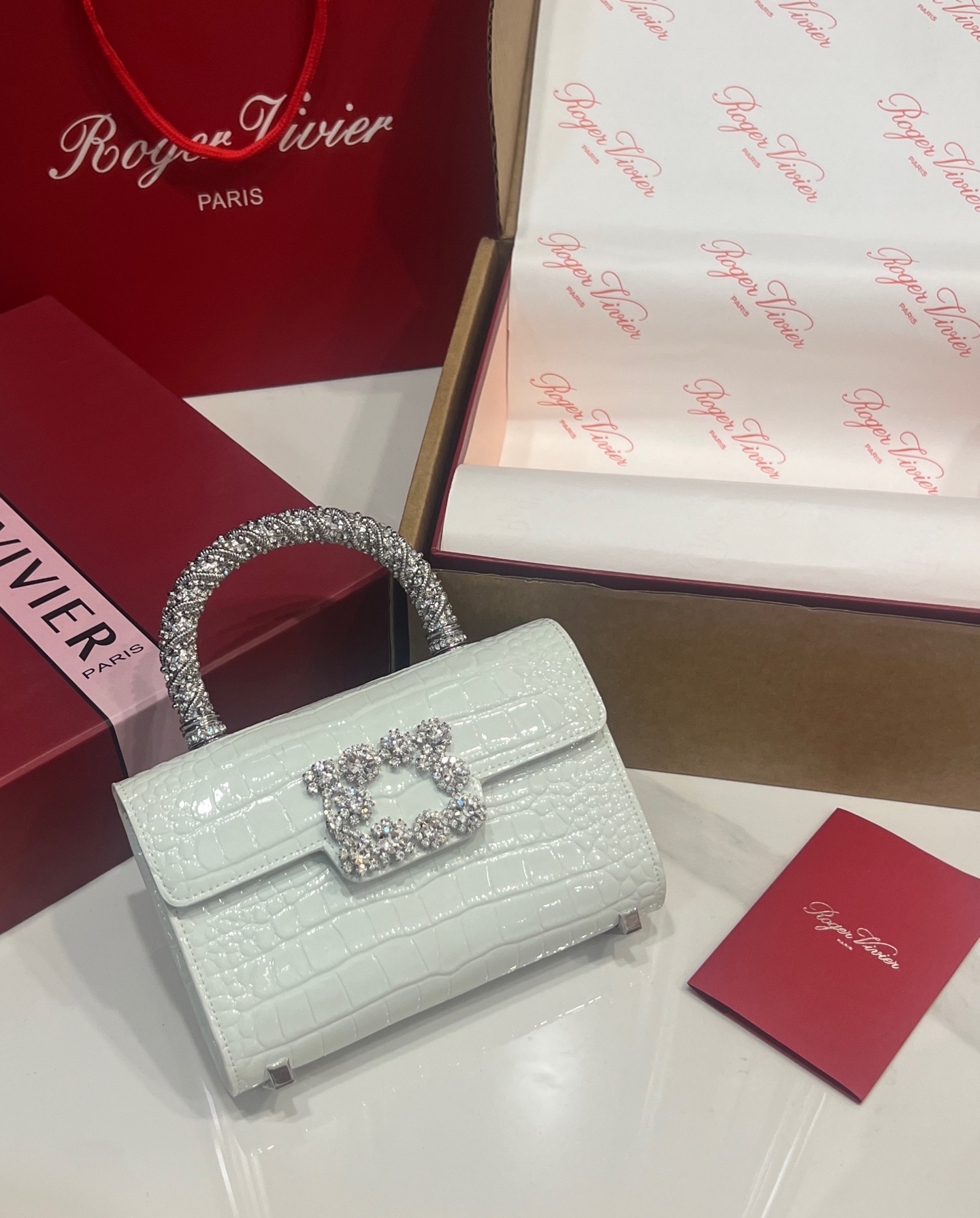 Roger Vivier Crystal Handle Bag: Classic Design, Luxurious Style, 19*13*4 cm 2 i1751263914513 2773 0 0