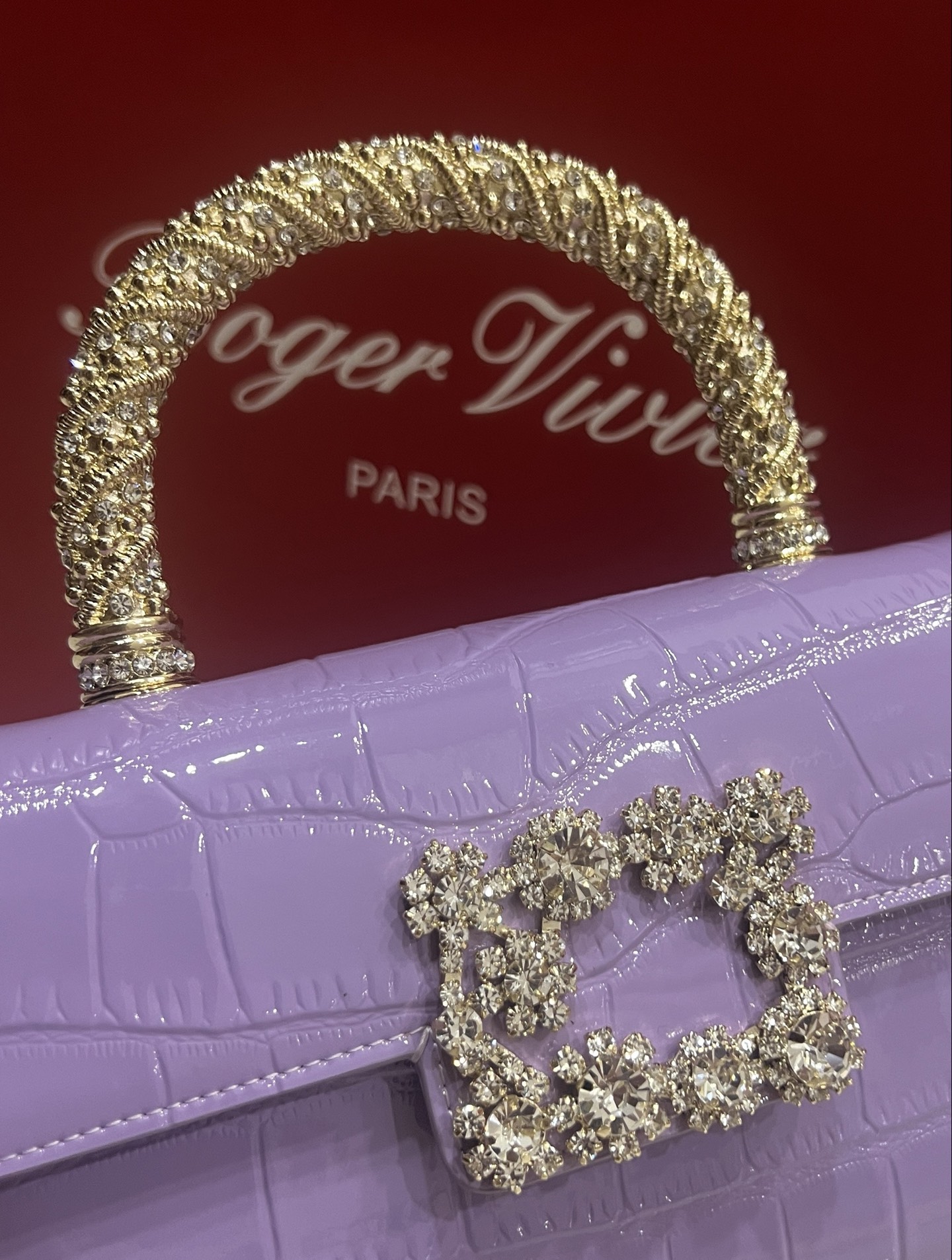 “Roger Vividr Crystal Handbag: Cow Skin Tattoo Design with Water Drills and Star Embossing” - 图片 7