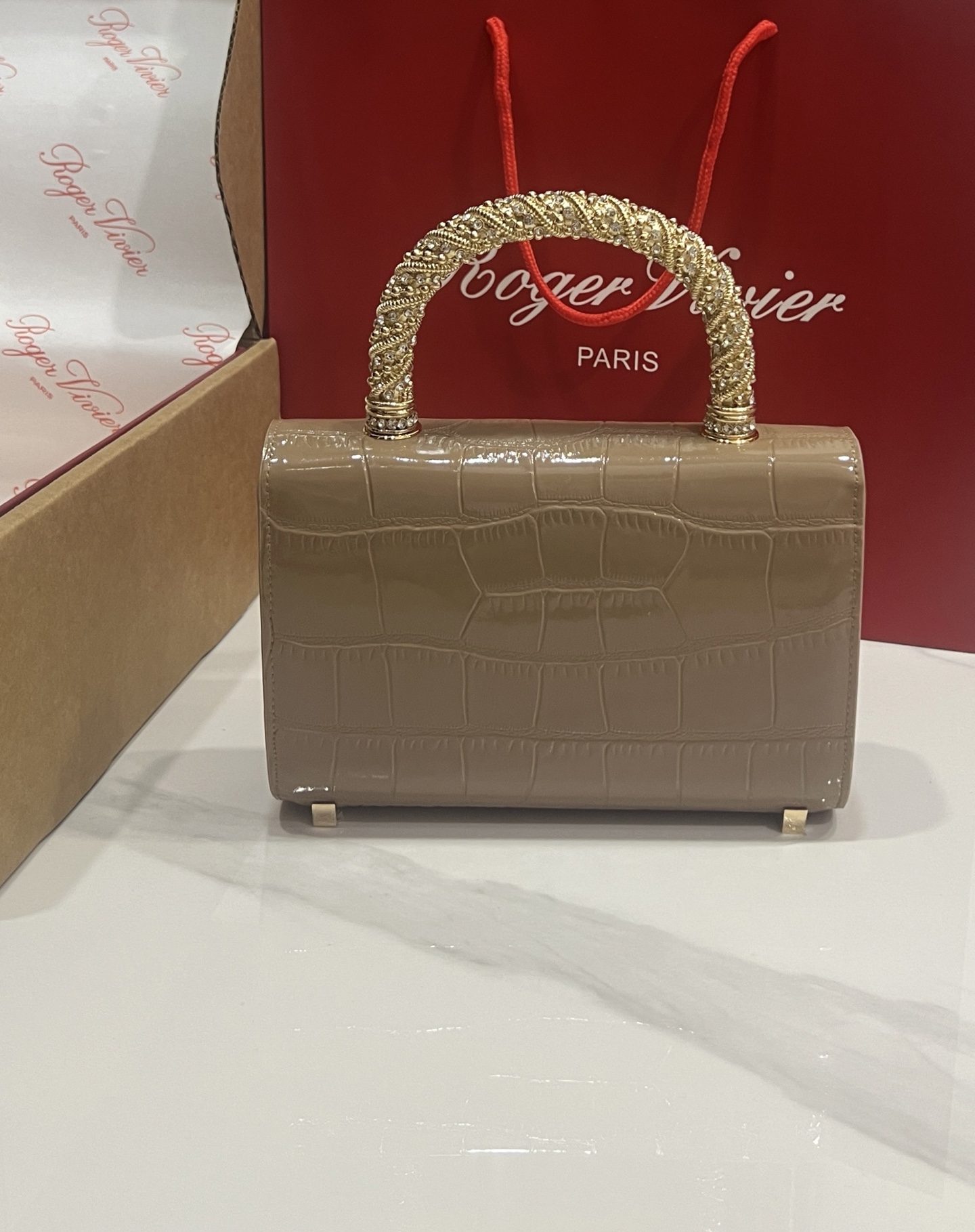 “Roger Vividr Crystal Handbag: Cow Skin with Water Drills, Star Embossing, Acoustics” - 图片 6