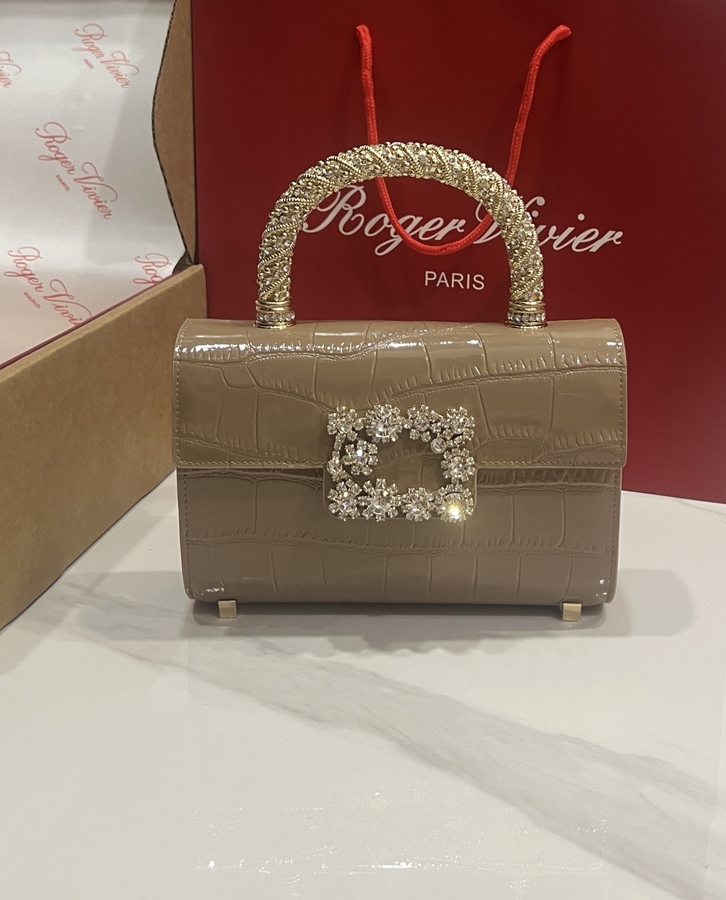 “Roger Vividr Crystal Handbag: Cow Skin with Water Drills, Star Embossing, Acoustics” - 图片 4