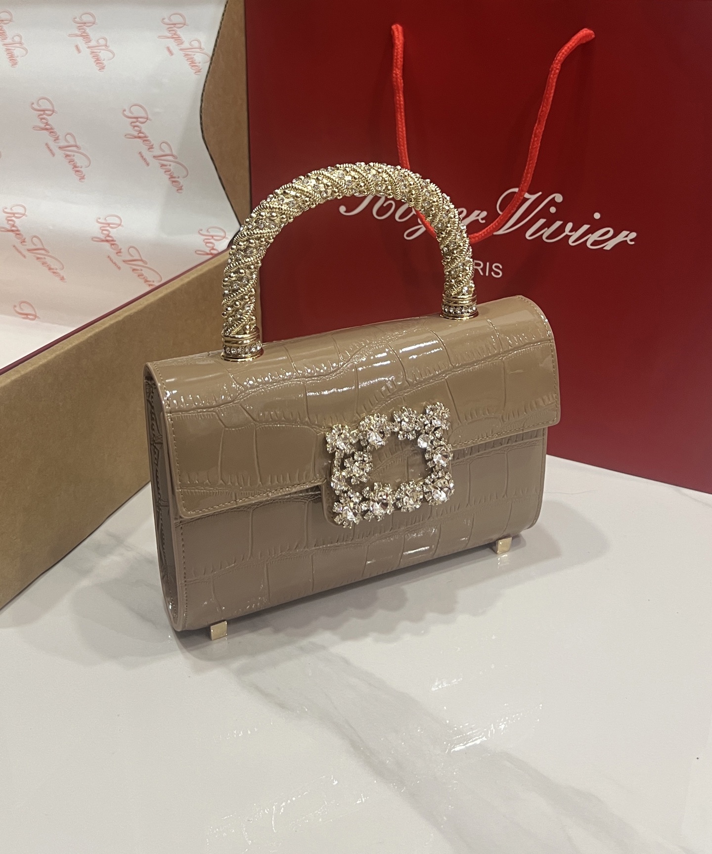 “Roger Vividr Crystal Handbag: Cow Skin with Water Drills, Star Embossing, Acoustics” - 图片 2