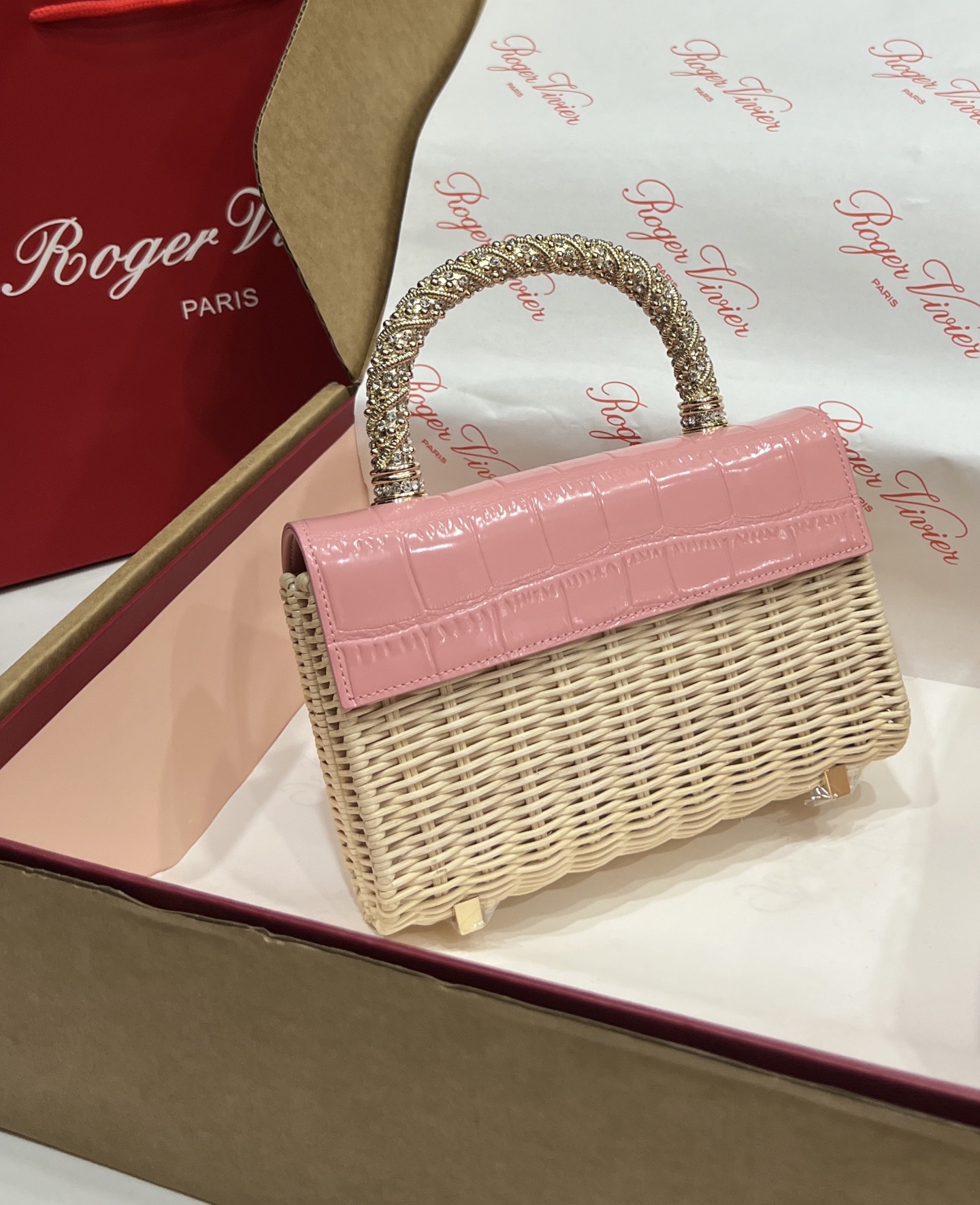 “Roger Vividr Crystal Handbag: Holiday Style with Cow Skin and Water Drills” - 图片 8