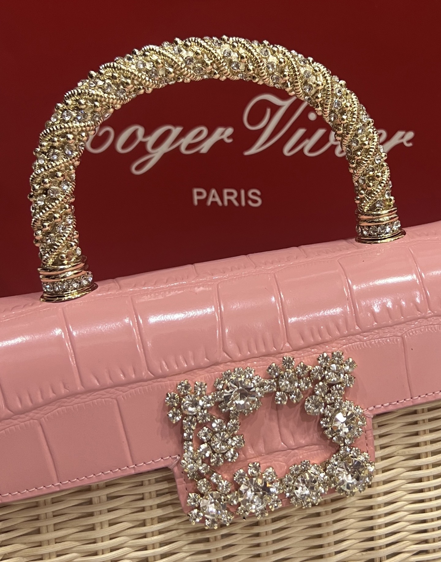 “Roger Vividr Crystal Handbag: Holiday Style with Cow Skin and Water Drills” - 图片 9