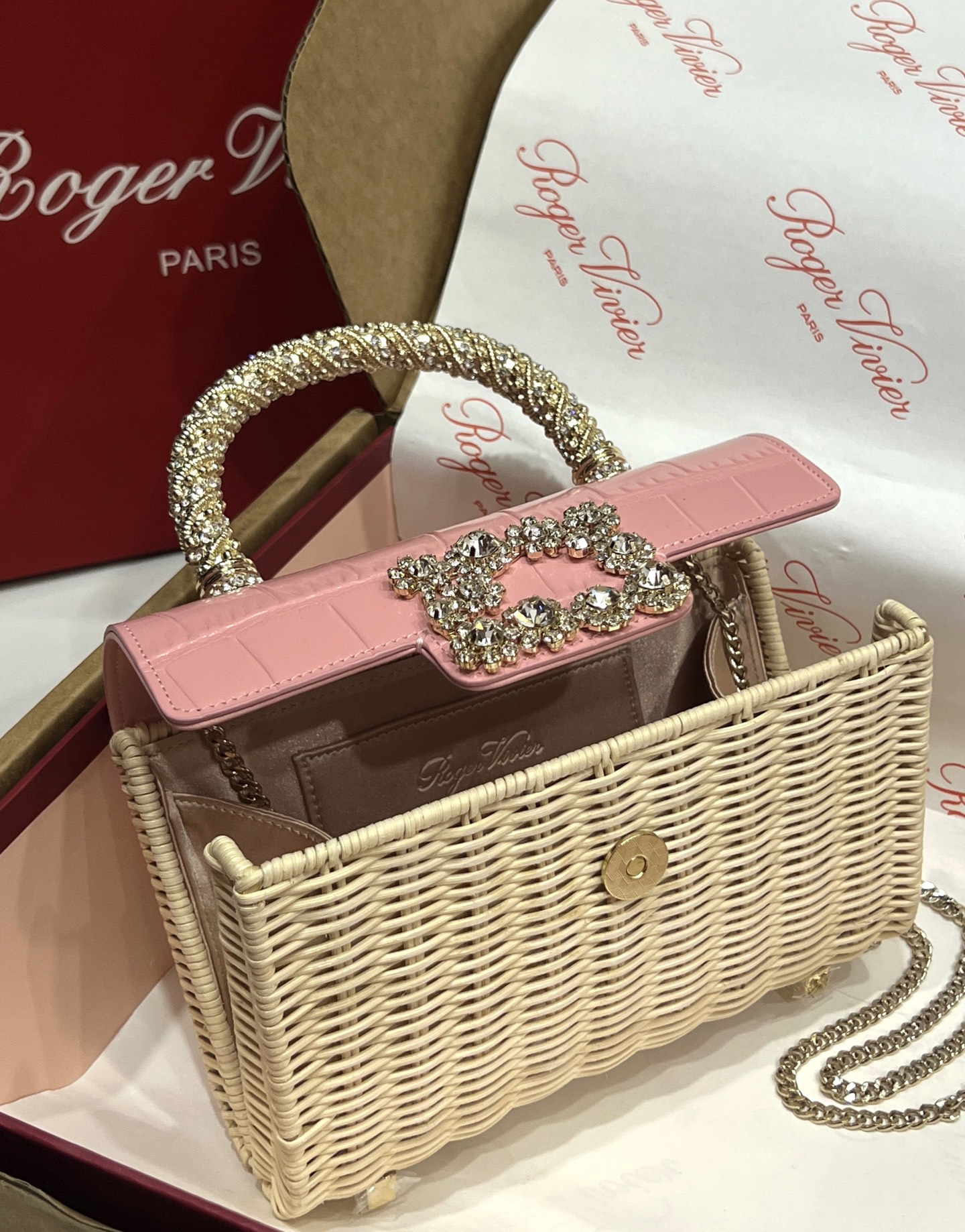“Roger Vividr Crystal Handbag: Holiday Style with Cow Skin and Water Drills” - 图片 7