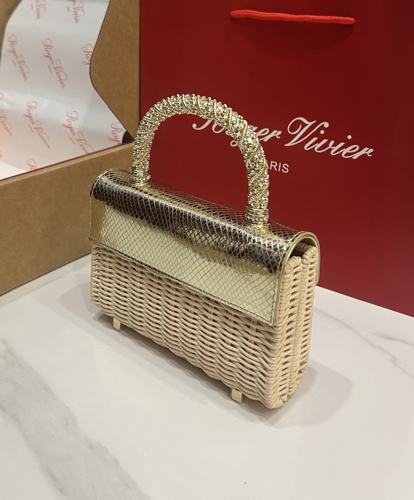 “Roger Vividr Crystal Handbag: Holiday-themed, Cow Skin, Water Drills, Embossed Caps” - 图片 5