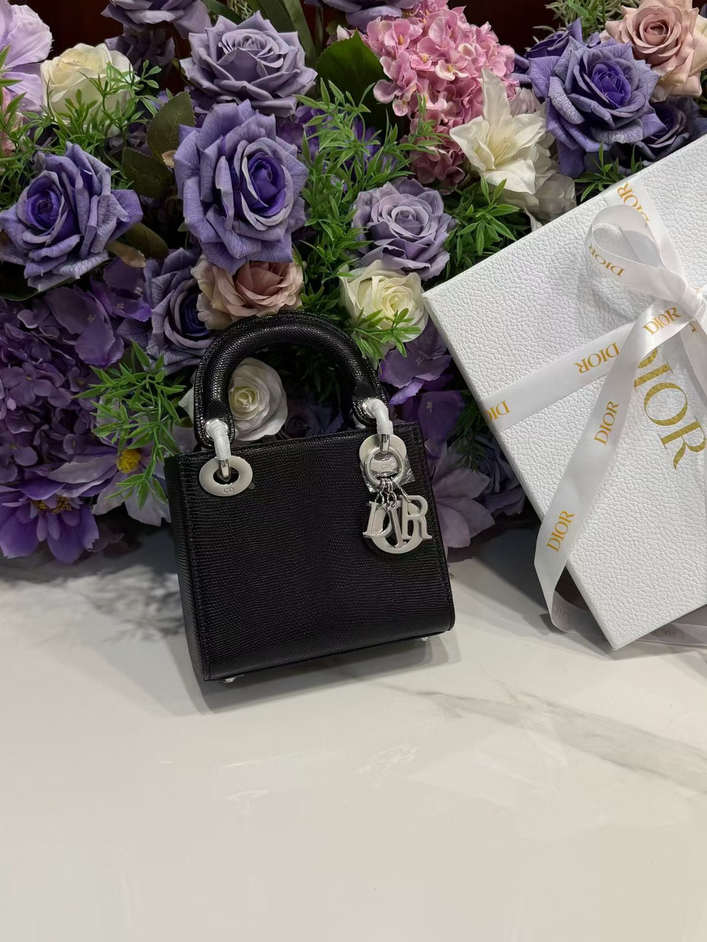 NO:717814,Lizard skin Dior three-compartment Princess Diana bag with silver buckle, ready to move, simple and elegant, how can you not be tempted? Every girl has her own unique charm, available in stock, dior, Hermes,19860909蜥蜴皮 Dior三格戴妃包 银扣 蠢蠢欲动简约大气,怎能不心动每个女生都有它的独特魅力现货供应,,dior,Hermes,,Bag