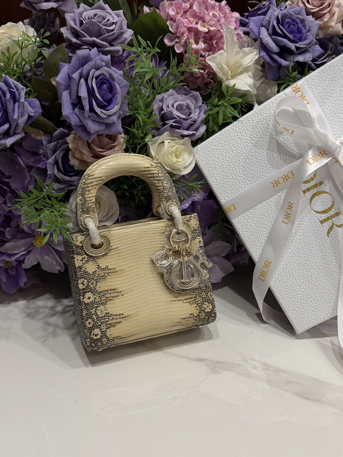 NO:717817,Lizard skin Dior three-compartment Princess Diana bag with diamond buckle, ready to move, simple and elegant, how can you not be tempted? Every girl has her own unique charm, available in stock, dior, Hermes,19860909蜥蜴皮 Dior三格戴妃包 钻扣 蠢蠢欲动简约大气,怎能不心动每个女生都有它的独特魅力现货供应,,dior,Hermes,,Bag