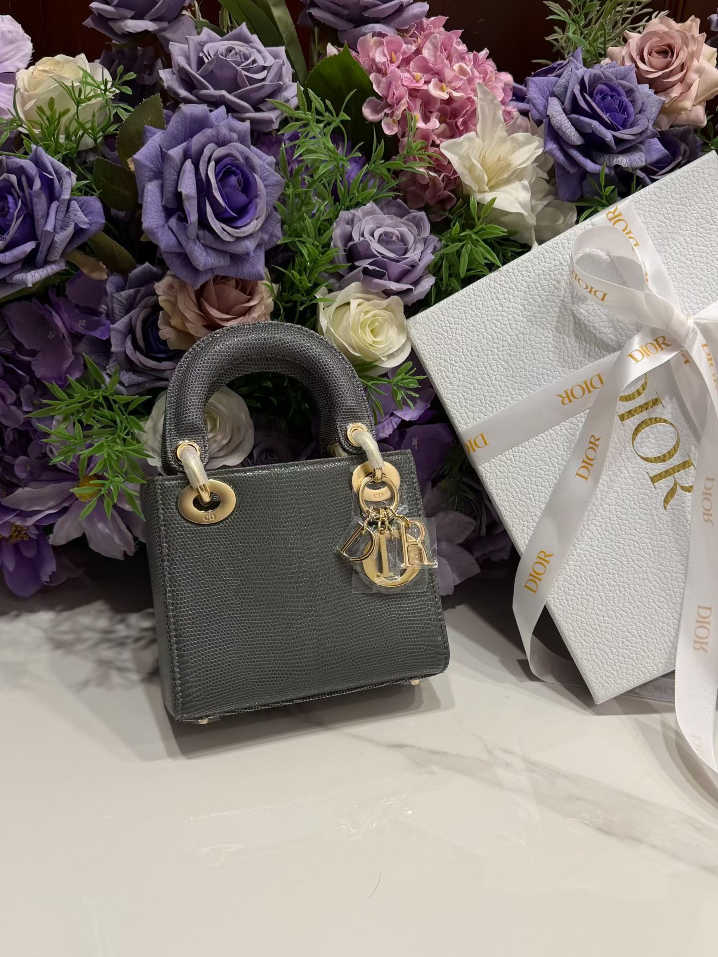 NO:717802,Lizard skin Dior three-compartment Princess Diana bag with gold buckle, ready to move, simple and elegant, how can you not be tempted? Every girl has her own unique charm, available in stock, dior, Hermes,19860909蜥蜴皮 Dior三格戴妃包 金扣 蠢蠢欲动简约大气,怎能不心动每个女生都有它的独特魅力现货供应,,dior,Hermes,,Bag