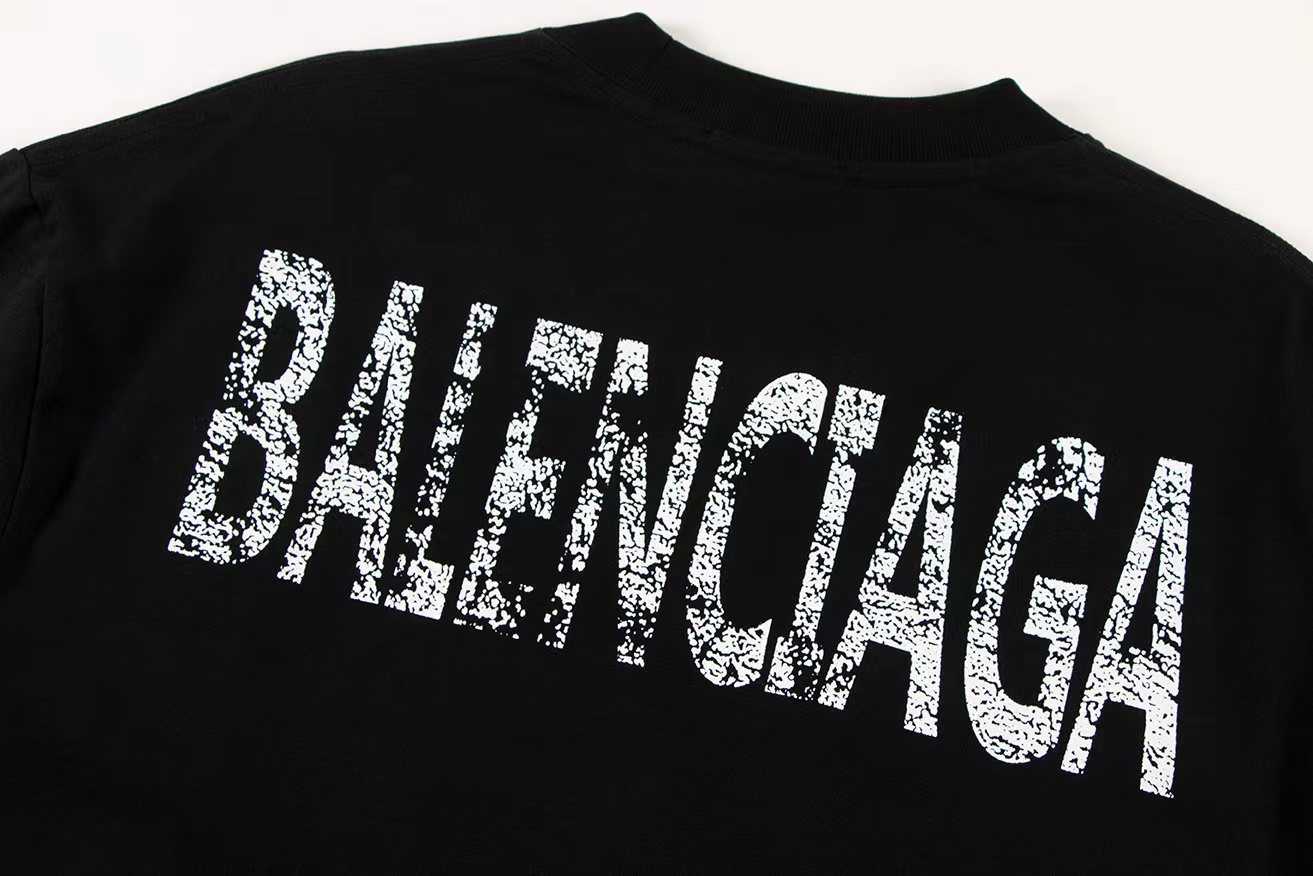 💰88
Balenciaga巴黎世家男女情侣同款短袖半袖t恤
面料采用260克顶级高密度纯棉面料！双纱加厚重磅面料！手感厚实！质感无敌！
情侣宽松oversize版型！
颜色：黑 白 