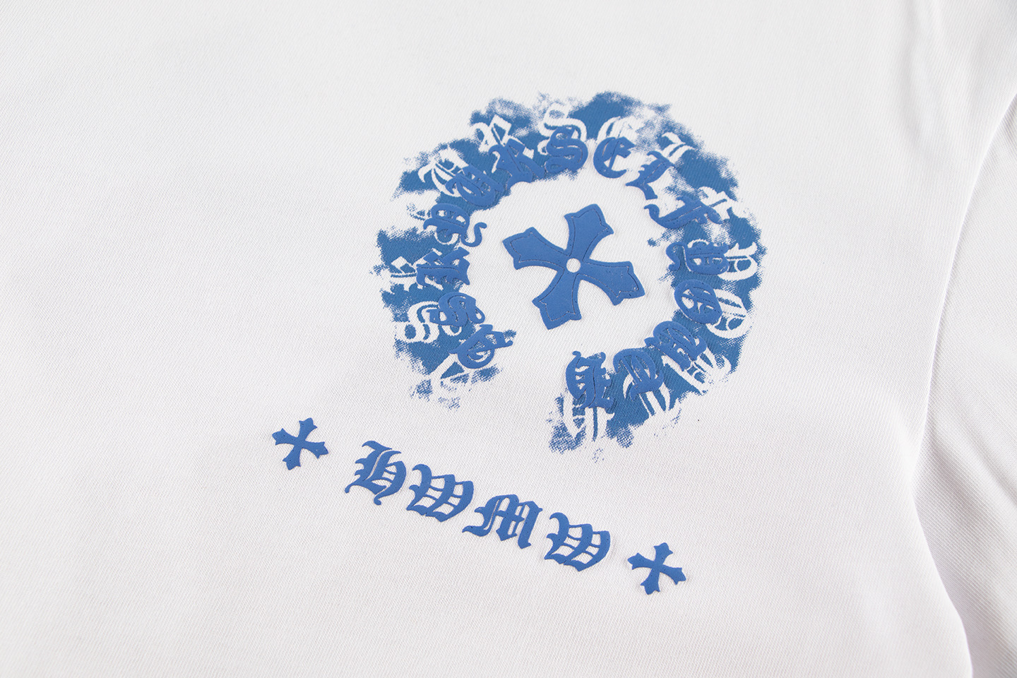 价格：P78（一首起批.散单+10）
款式：2025新款克罗心发泡工艺短袖T恤
材质：高版本300g双纱精梳棉
尺码： S～XL
颜色：白色
款号：H1057