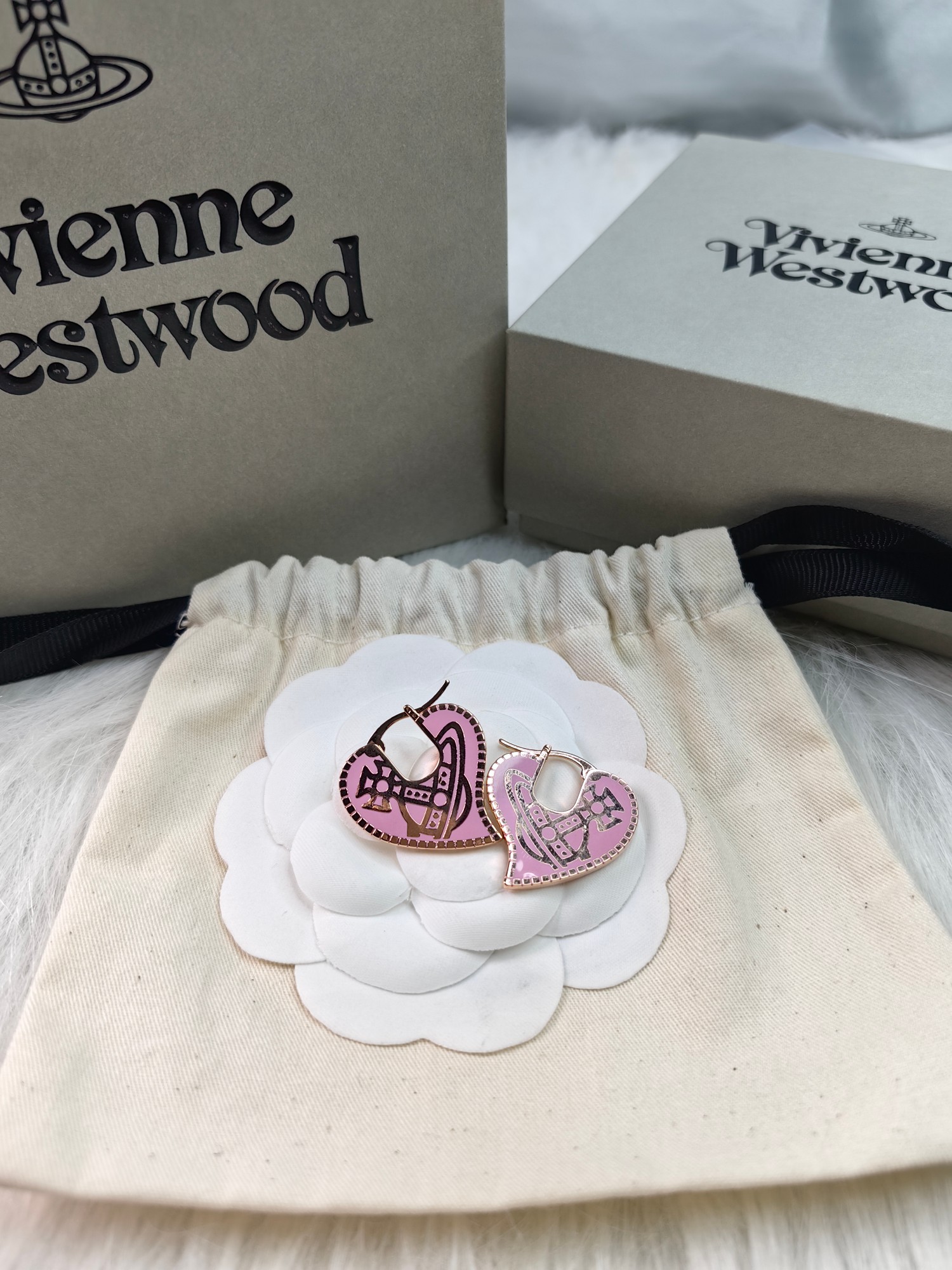 Vivienne Westwood 西太后爱心齿轮烤漆耳环-玫瑰金粉