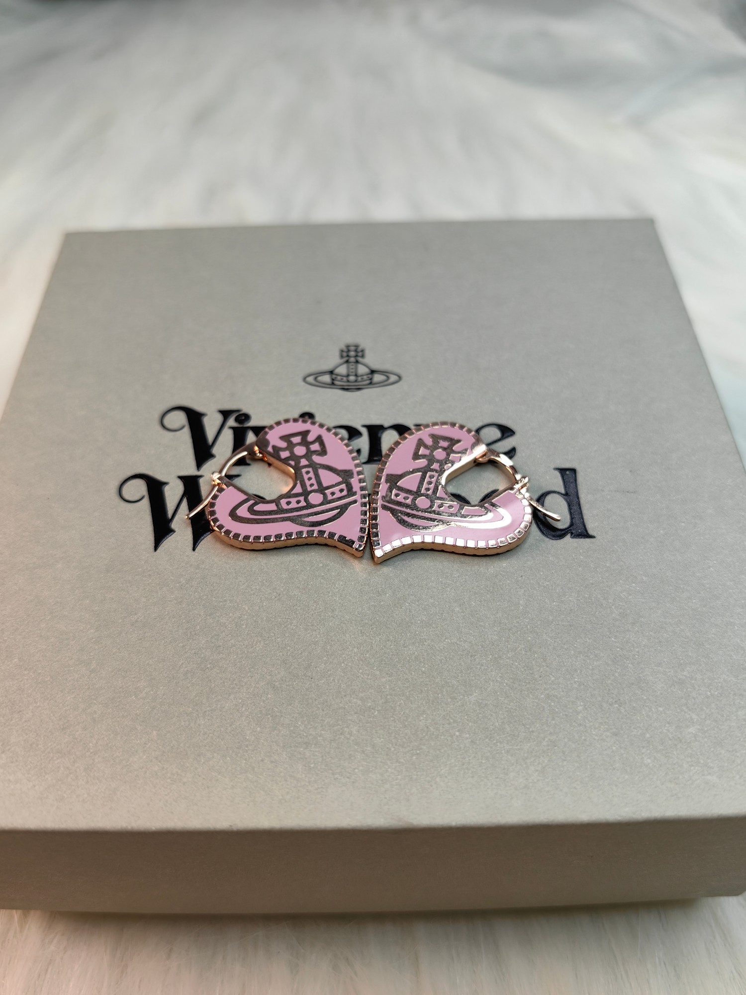 Vivienne Westwood 西太后爱心齿轮烤漆耳环-玫瑰金粉