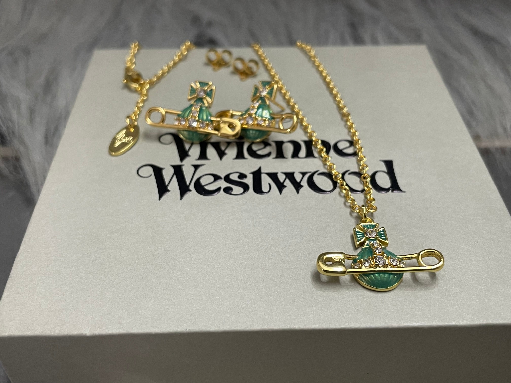 NO:103186,80 necklaces 80 earrings in the Queen Mother of the West Green Drop Gum Saturn Pin Necklace Earrings Set a golden color, Queen Mother of the West Necklace, Queen Mother of the West Bracelet, necklace, bracelet, gold1986090980项链80耳钉西太后绿色滴胶土星别针项链耳钉套装一黄金色,西太后项链西太后手链,necklace,bracelet,gold,Jewelry