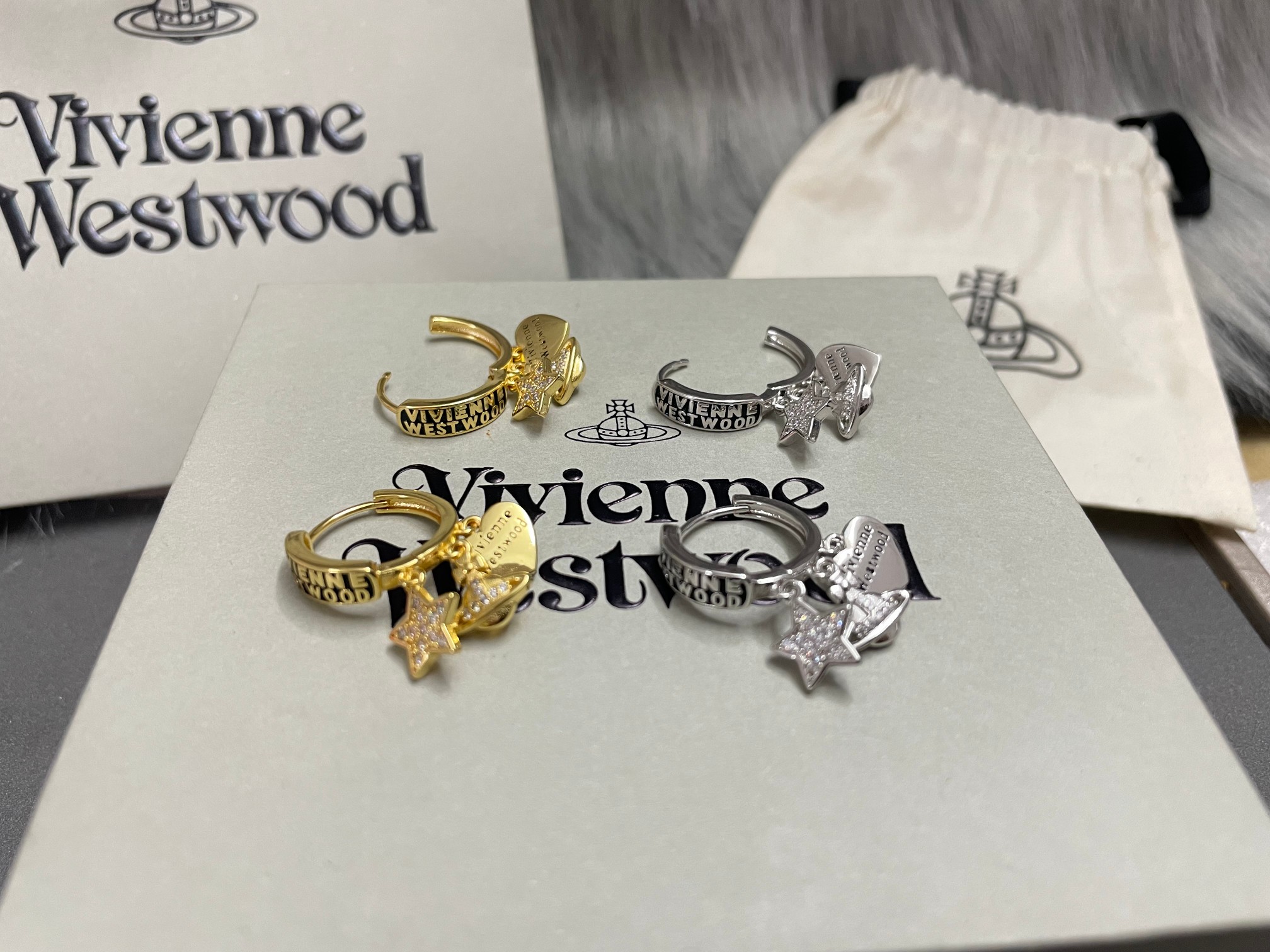 Vivienne Westwood 上新：西太后爱心五角星耳环一白金色黄金色