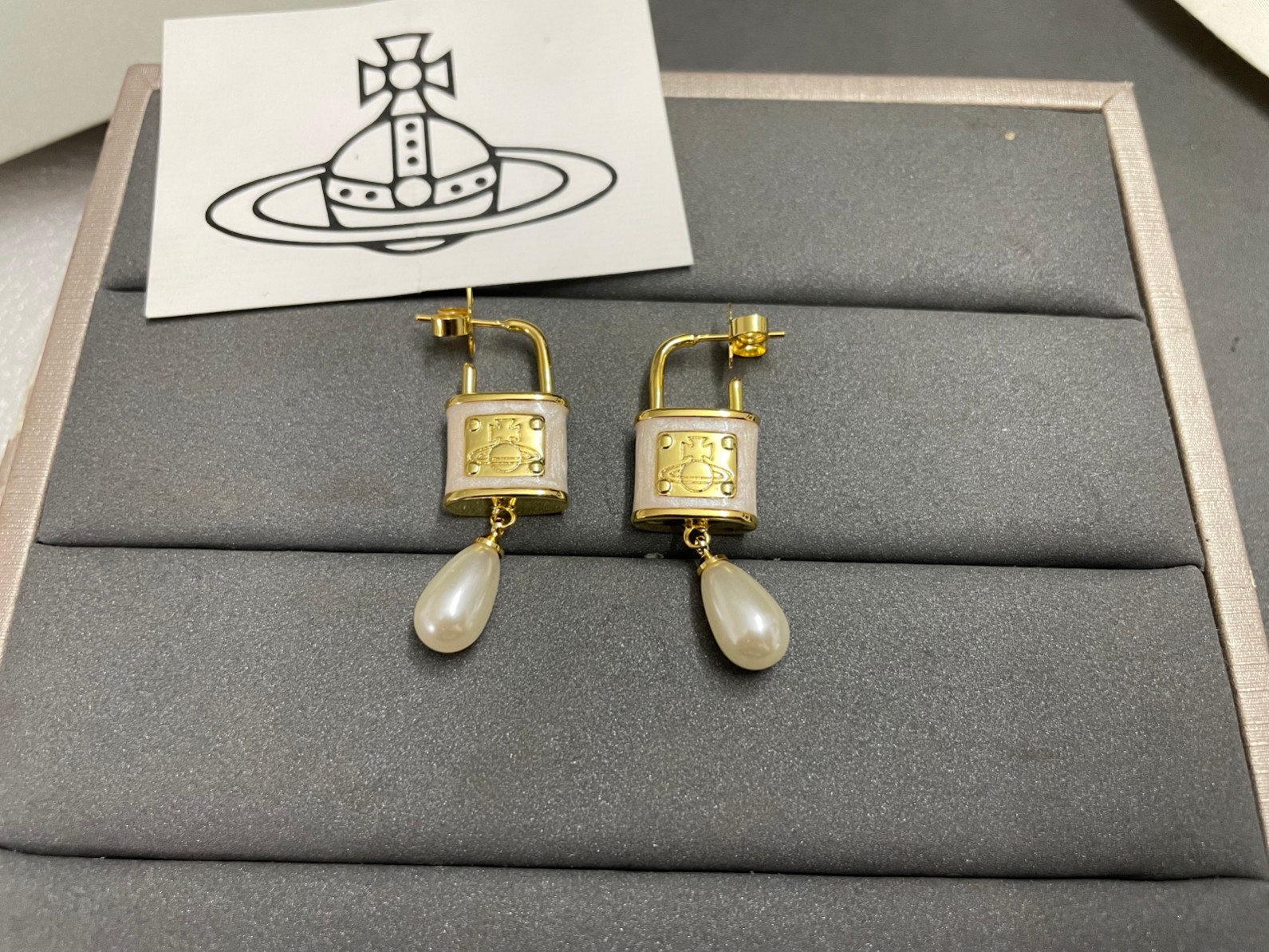 NO:103168,Queen Mother of the Citizens lock water drop pearl earrings golden, Queen Mother of the Citizens earrings, earrings, gold19860909西太后锁头水滴珍珠耳环黄金色,西太后耳钉,earrings,gold,Jewelry