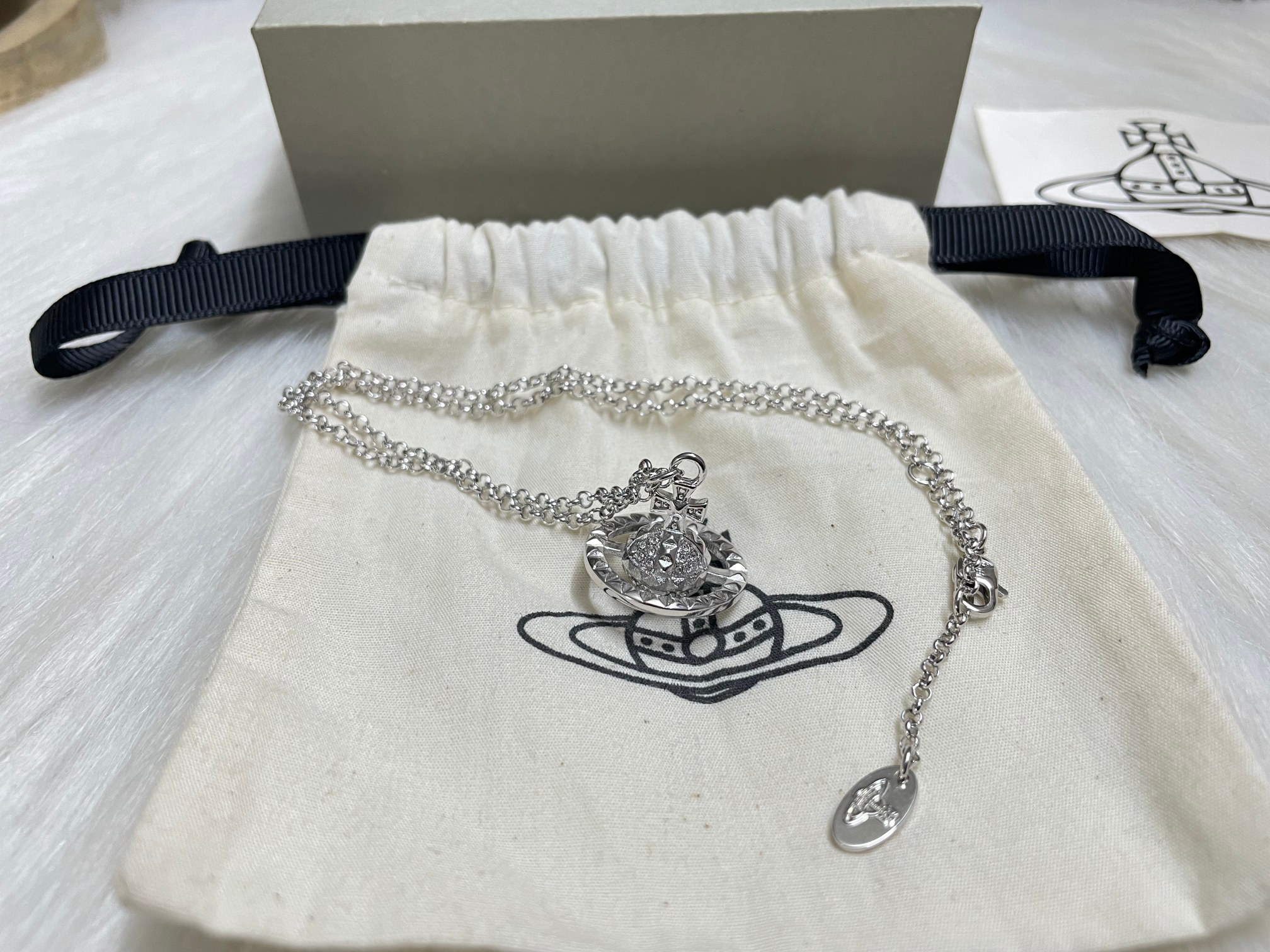 NO:103132,Queen Mother's new silver flash diamond rivet three-dimensional Vivian Saturn necklace for women, Queen Mother's necklace, necklace19860909西太后新款银闪钻铆钉立体薇薇安土星球项链女,西太后项链,necklace,Jewelry