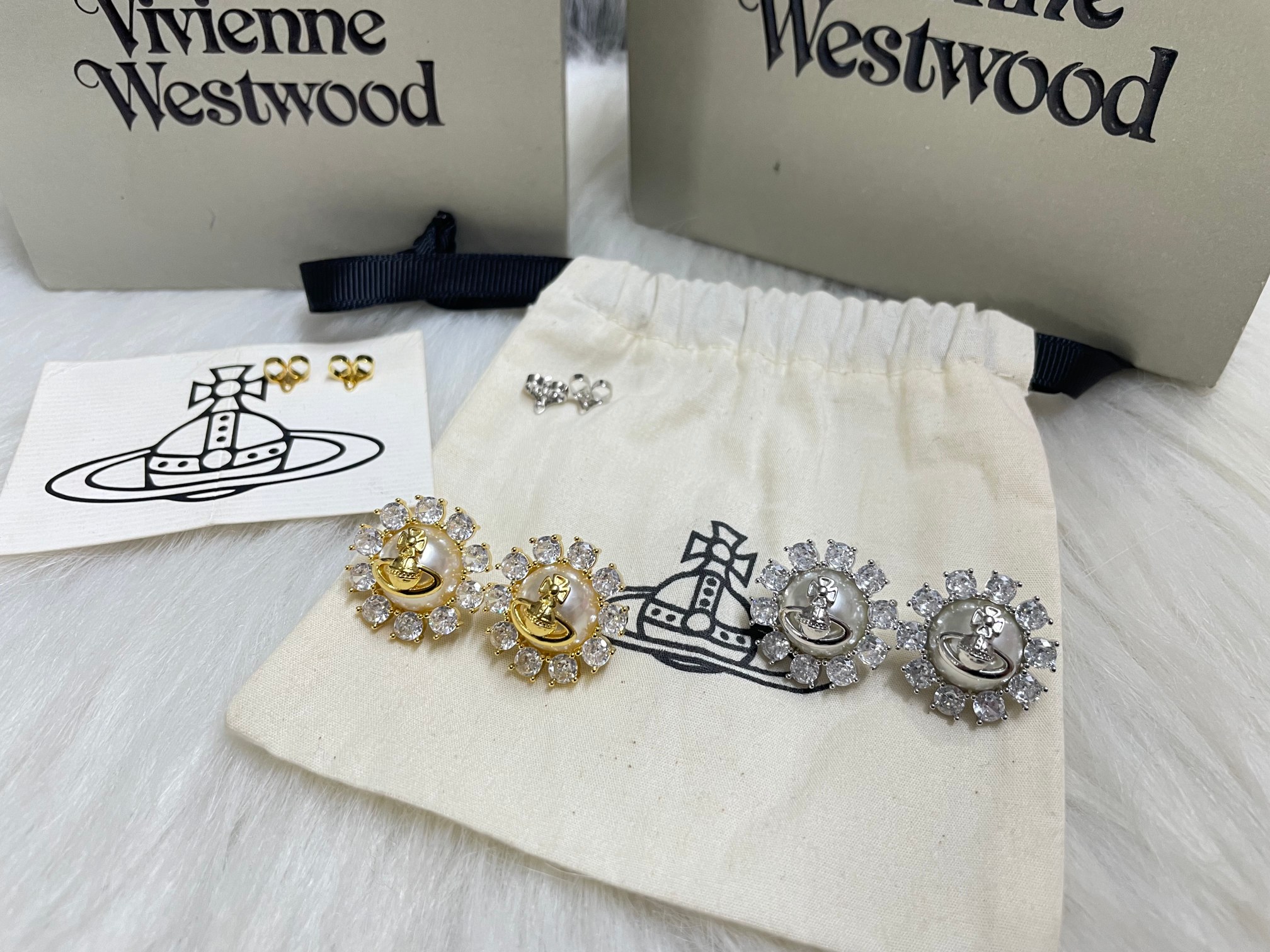 NO:103126,P Queen Mother Citizen Rock Sugar Saturn ◆Light luxury and high-end personality round pearl rhinestone flower earrings simple temperament super flash earrings, Queen Mother Citizen earrings, earrings19860909P 西太后冰糖土星◆轻奢高级感个性圆形珍珠水钻花朵耳钉简约气质超闪耳环,西太后耳钉,earrings,Jewelry