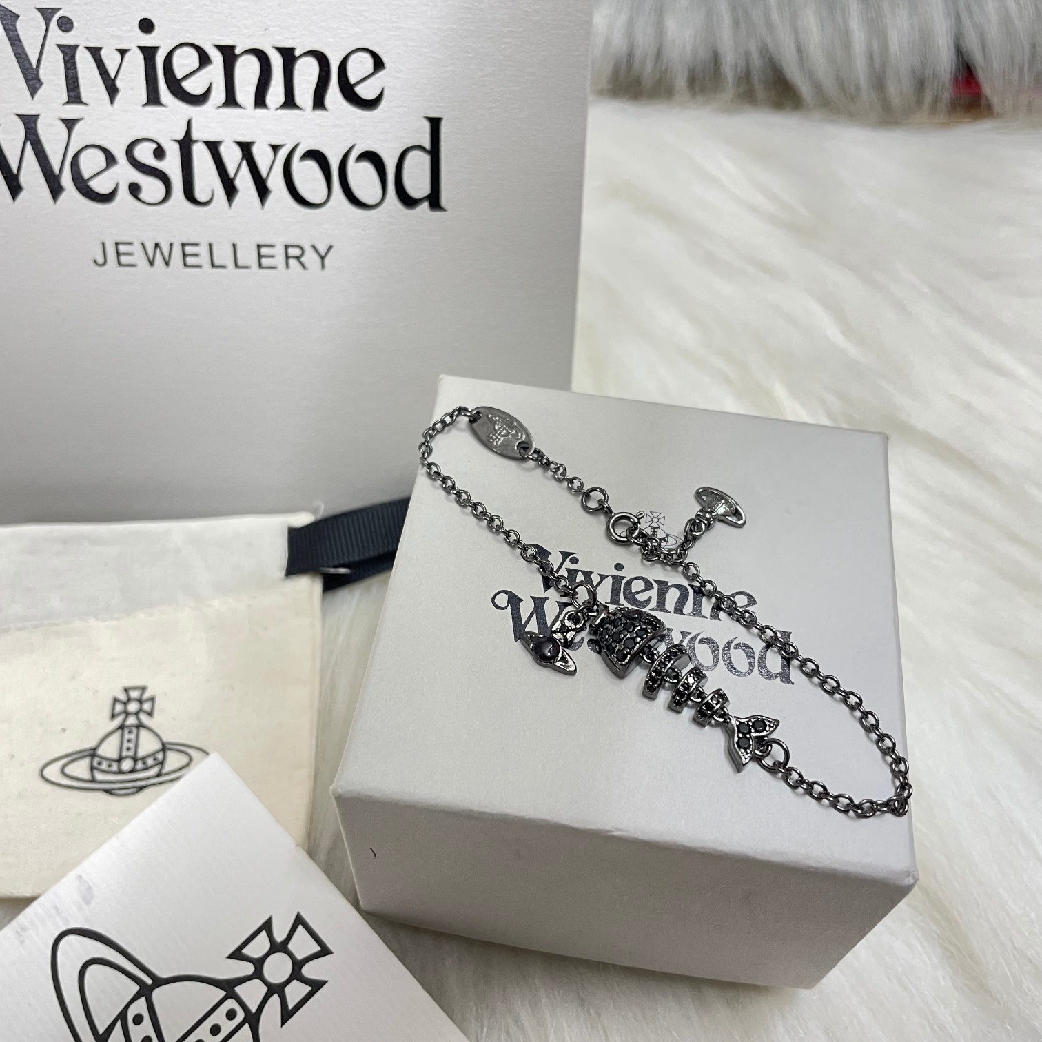 NO:102914,The same style as blogger, the new full-diamond Opel small fish bone necklace bracelet earrings, the Queen Mother Bracelet, earrings, necklace, bracelet19860909博主同款 西太后新款满钻欧珀小鱼骨项链手链耳环个性时尚,西太后手链,earrings,necklace,bracelet,Jewelry