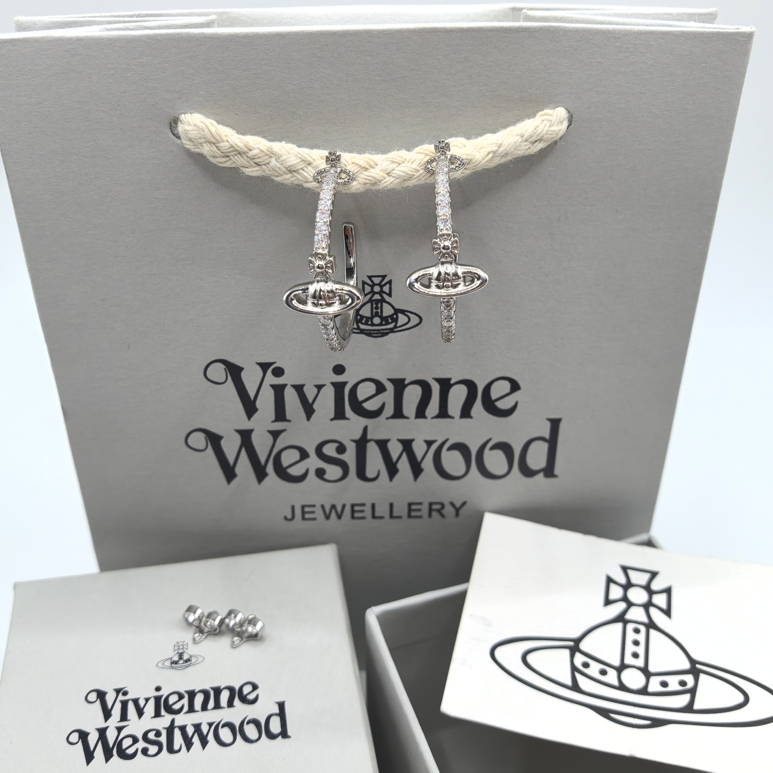 Vivienne Westwood 西太后夸张闪钻土星C形大圆圈独特耳环 2024新款 高级感耳圈