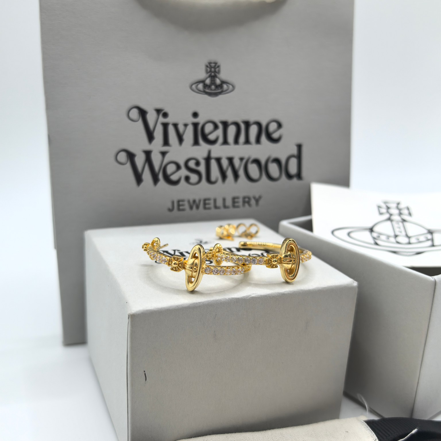 Vivienne Westwood 西太后夸张闪钻土星C形大圆圈独特耳环 2024新款 高级感耳圈