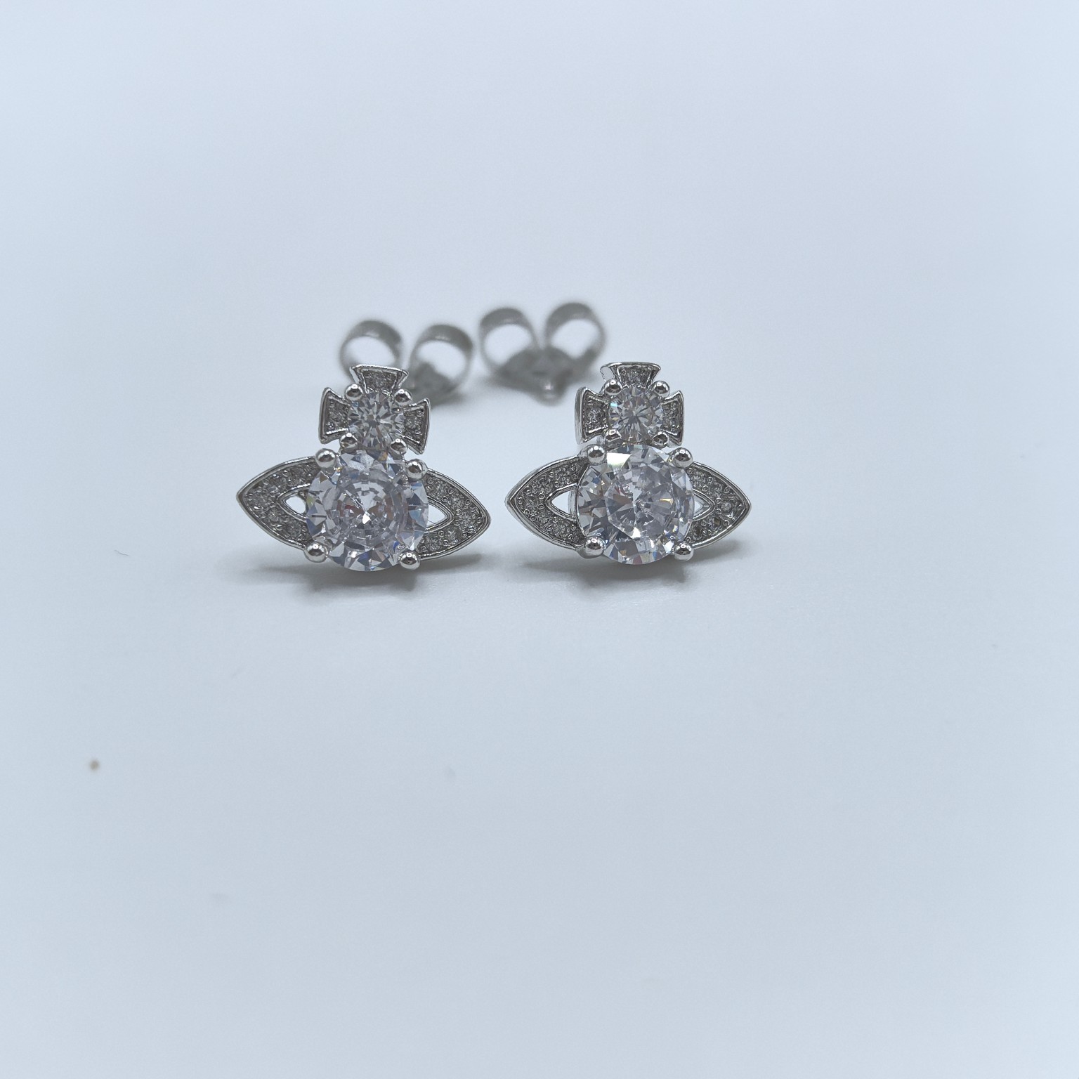 NO:103072,Vivienne Queen Mother Xi’s new style with drilled earrings, a mini trumpet, Queen Mother Xi’s earrings19860909Vivienne薇薇安西太后 新款带钻耳钉一迷你小号,西太后耳钉,Jewelry