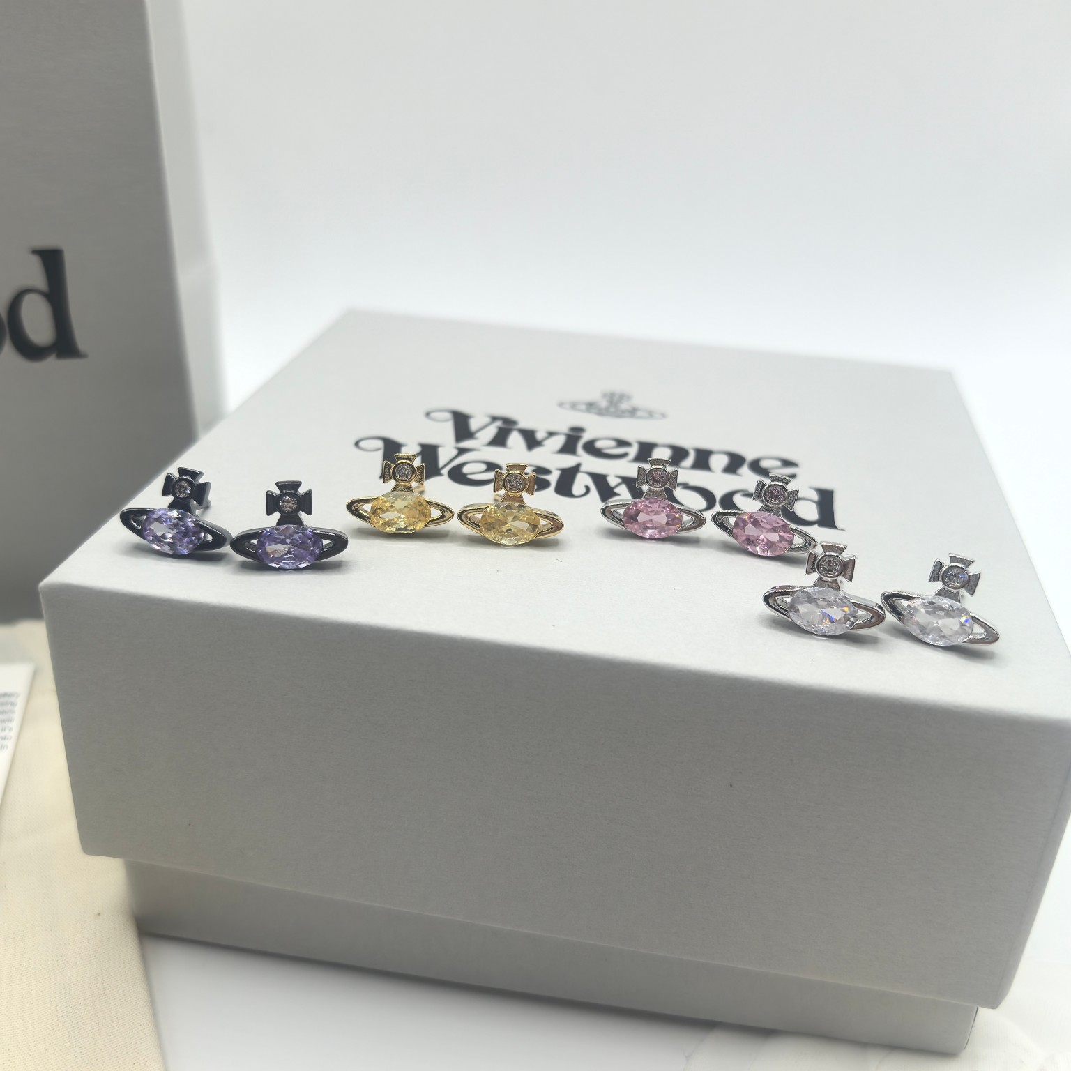 NO:103041,Planet Love Queen Mother Citizen ALLIE Oval Zircon Earrings Simple Ins Star Versatile and Exquisite, Queen Mother Citizen earrings19860909星球之恋西太后ALLIE椭圆锆石耳钉 简约ins明星百搭精致,西太后耳钉,Jewelry