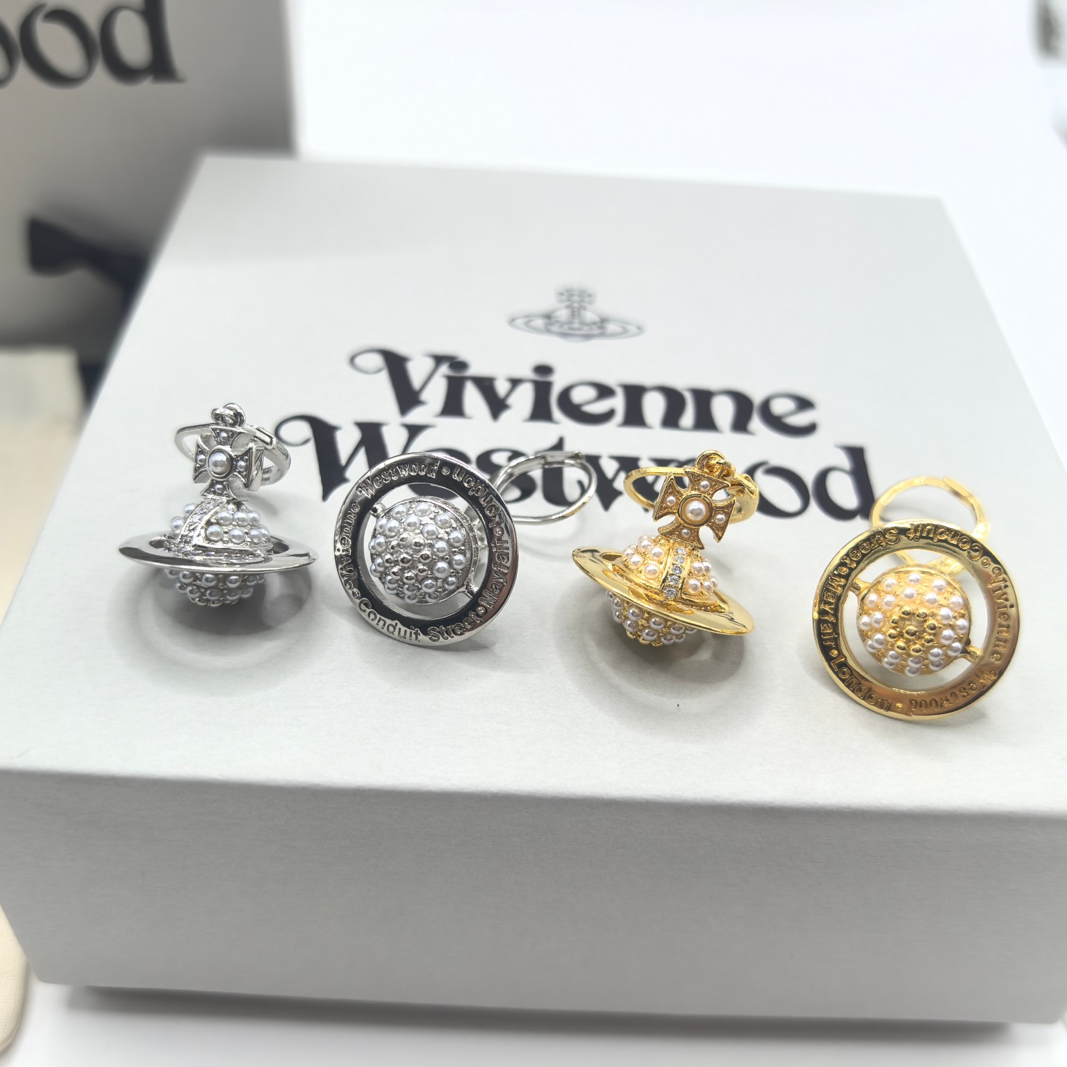 NO:103064,Vivienne Westqueen Queen's Queen's Pearl Three-dimensional Saturn's Earrings, Queen's Earrings, Earrings19860909Vivienne Westqueen西太后满镶珍珠立体土星球耳环,西太后耳钉,earrings,Jewelry