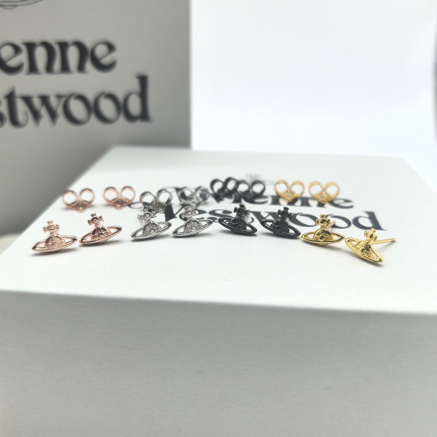 NO:103076,vivienne westwood Queen Mother Citizen Mini Saturn Lorelei earrings wear ear bones cochlea men and women, Queen Mother Citizen earrings19860909vivienne westwood西太后迷你土星lorelei耳钉戴耳骨耳蜗男女,西太后耳钉,Jewelry