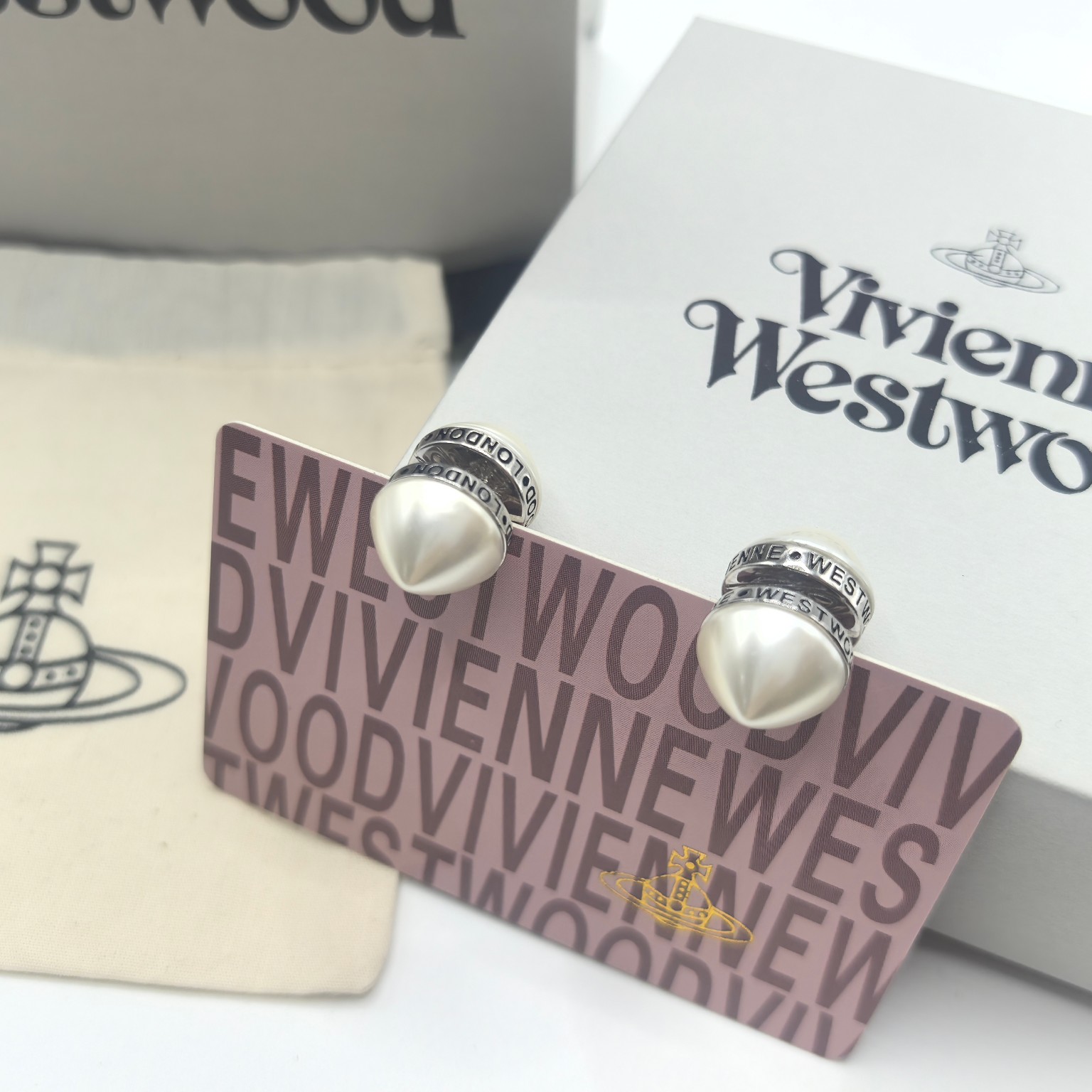 NO:102952,Queen Mother's Double-sided Cone Rivet Pearl Letter Earrings Punk Style Personalized Men's and Women's Earrings, Queen Mother's Earrings, Earrings19860909西太后双面锥型铆钉珍珠字母耳钉 朋克风个性男女款耳环耳饰,西太后耳钉,earrings,Jewelry