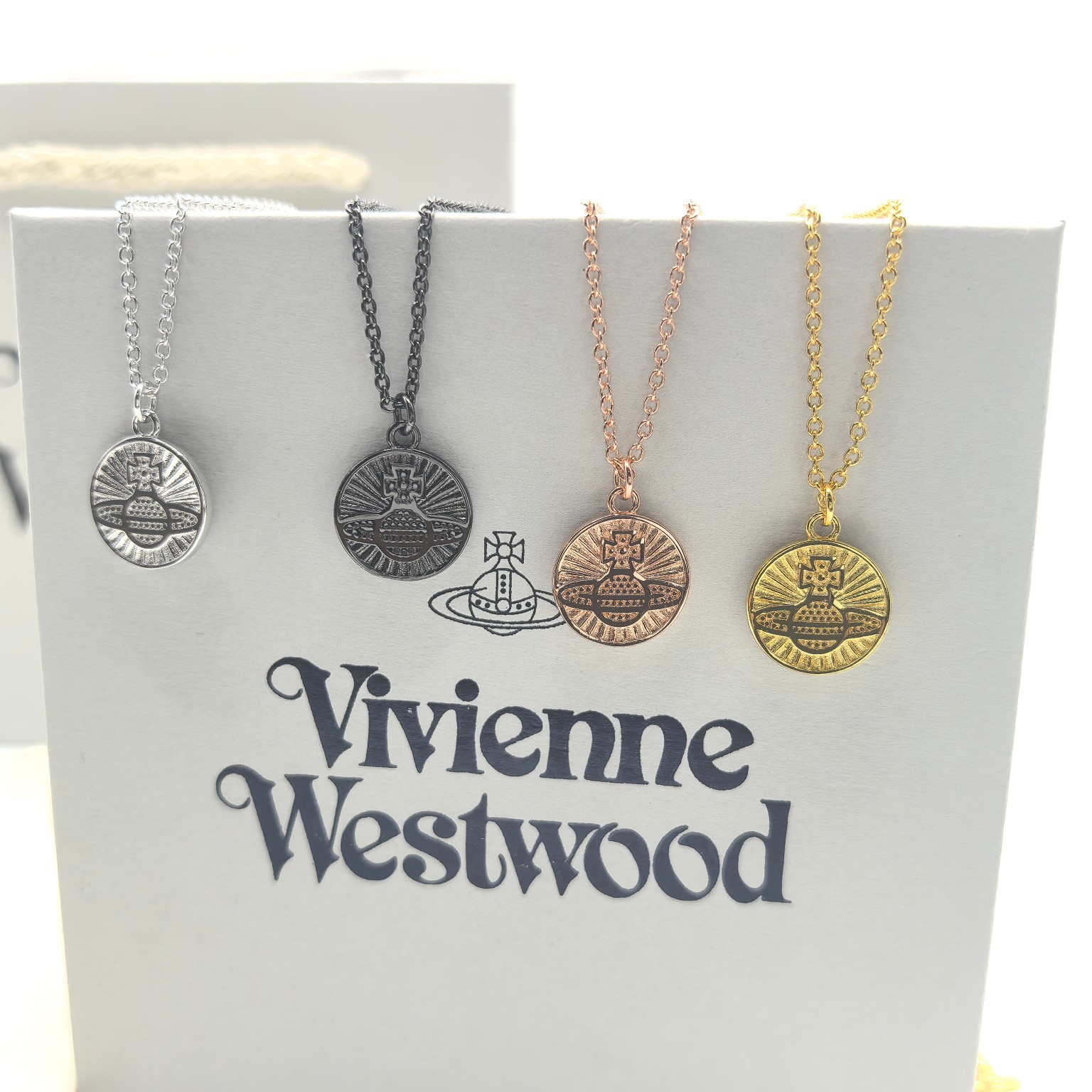 NO:102507,Vivienne Westwood Queen Mother RICHMOND Coin Double-sided Saturn Relief Round Card Necklace for Men and Women, Queen Mother Necklace, Necklace19860909VivienneWestwood西太后RICHMOND硬币双面土星浮雕圆牌项链男女,西太后项链,necklace,Jewelry