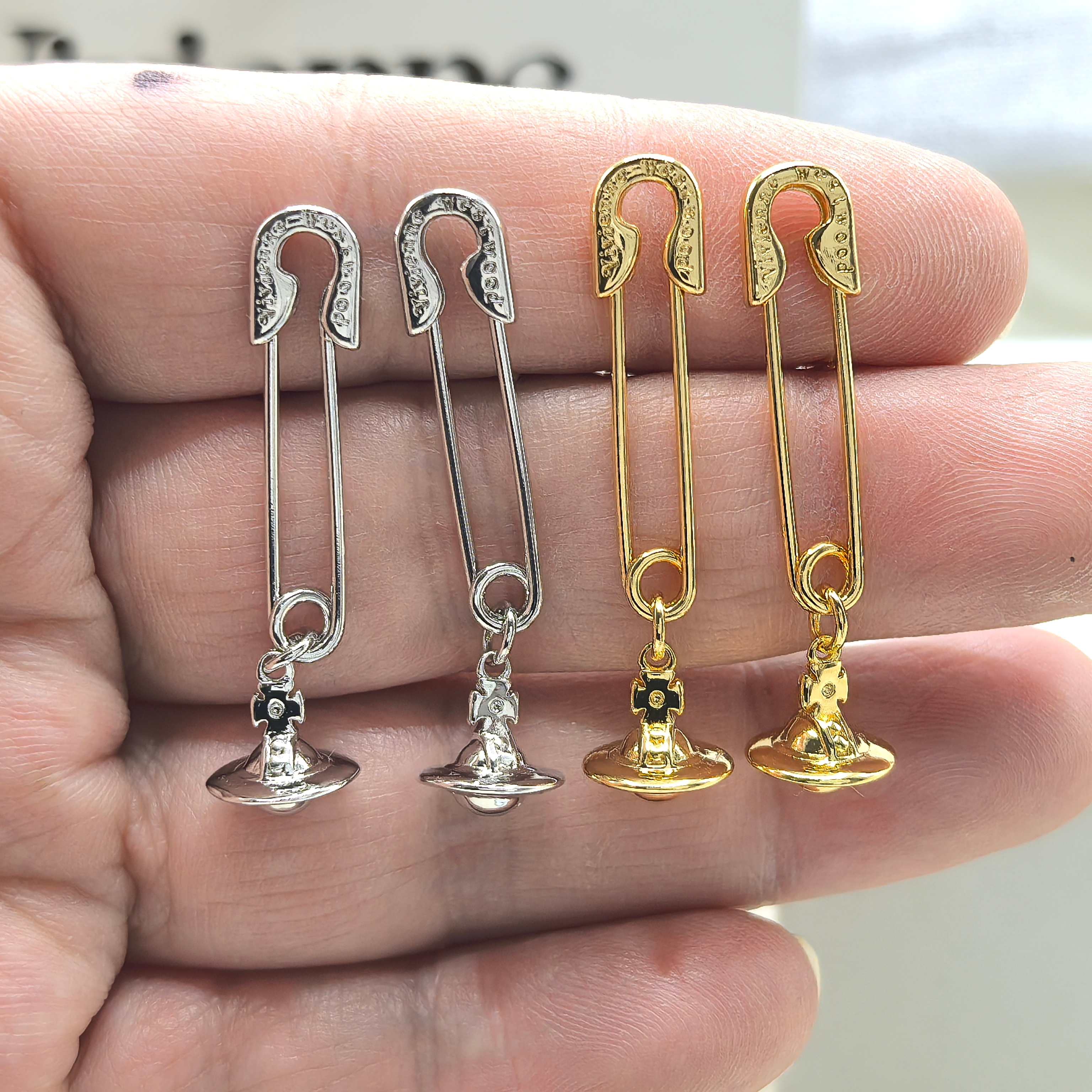 NO:102674,Queen Mother Citizen's new sweet and cool style pin small ball three-dimensional Saturn earrings, Queen Mother Citizen's earrings19860909西太后新款甜酷风别针小球立体土星耳钉,西太后耳钉,Jewelry