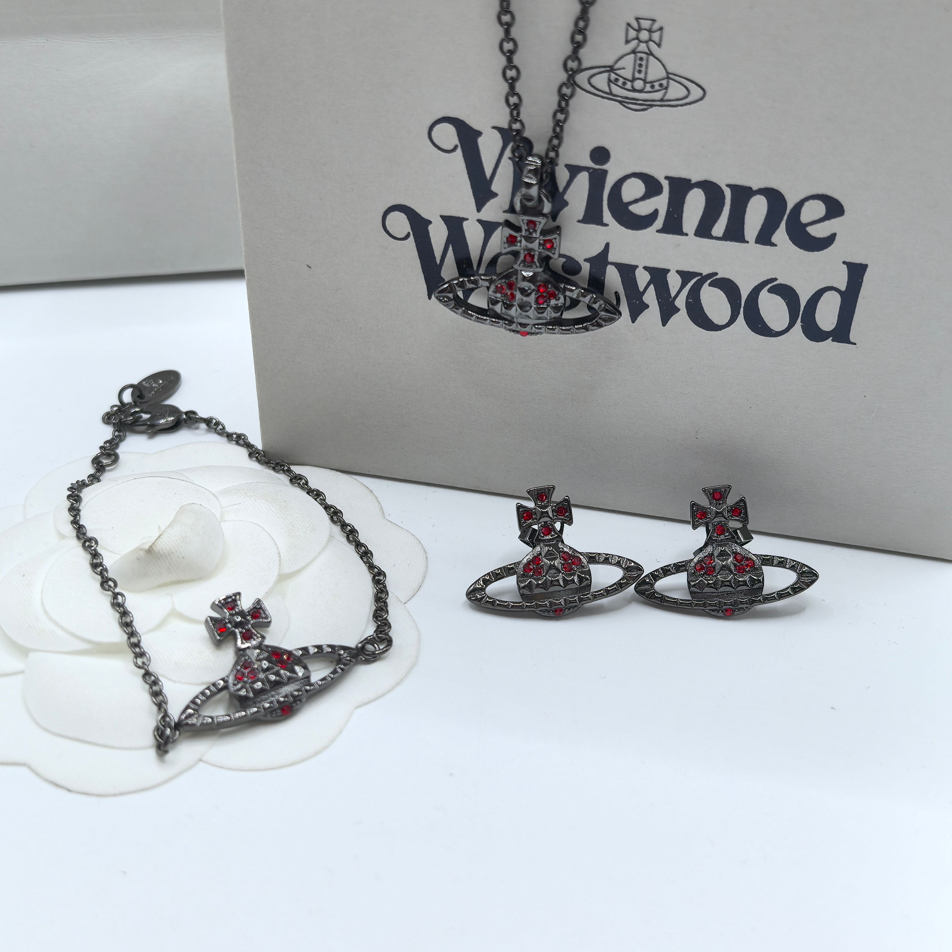 NO:102671,80 necklaces 80 earrings Queen Mother Vivienne Westwood Classic rivets flat three-dimensional Saturn earrings bracelet necklace with black gold red diamond, Queen Mother Necklace Queen Mother earrings, necklace, bracelet1986090980项链80耳钉西太后Vivienne Westwood 经典铆钉平面立体土星耳钉手链项链一黑金红钻,西太后项链西太后耳钉,necklace,bracelet,Jewelry