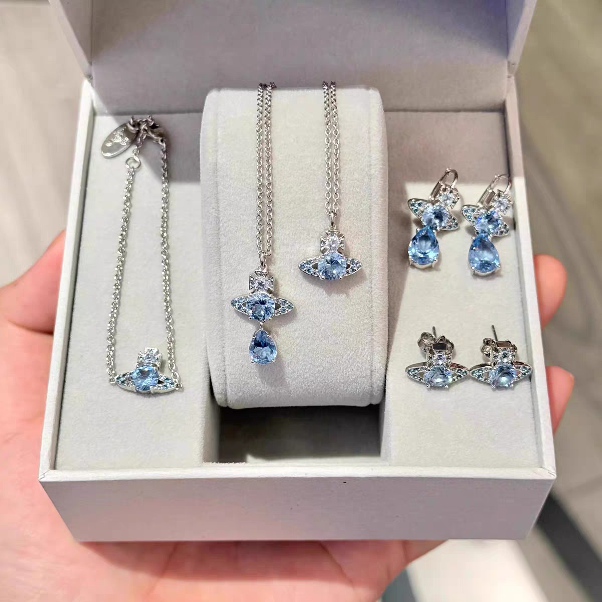 NO:104377,Queen Mother Aquamarine Series Mermaid Tears Necklace Saturn Ring Classic Diamond Earrings for Women, Queen Mother Earrings, Necklace19860909西太后海蓝宝系列人鱼眼泪项链土星环经典镶钻耳钉女,西太后耳钉,necklace,Jewelry