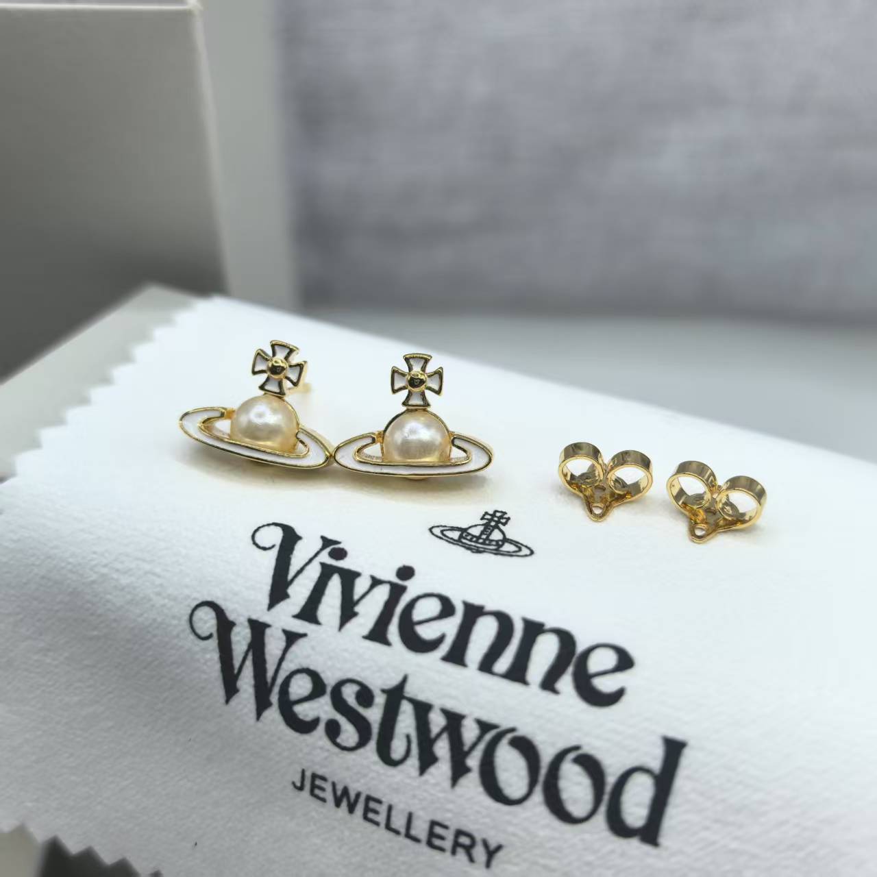 NO:104365,Vivian Queen Mother Xi enamel pearl Saturn earrings Internet celebrity high-end planet earrings, Queen Mother Xi earrings, earrings19860909薇薇安西太后珐琅珍珠土星耳钉耳环网红高级感星球耳饰,西太后耳钉,earrings,Jewelry