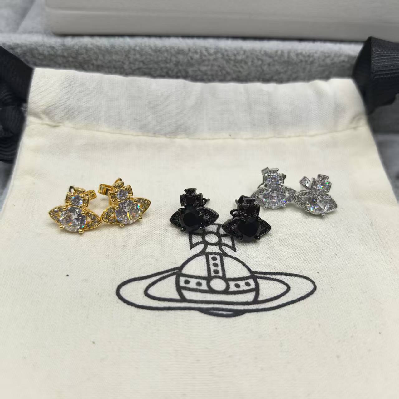 NO:104362,Vivienne Westqueen Queen's Great Zircon Saturn Earrings One Black, Queen's Earrings19860909Vivienne Westqueen西太后大锆石土星耳钉一黑色,西太后耳钉,Jewelry