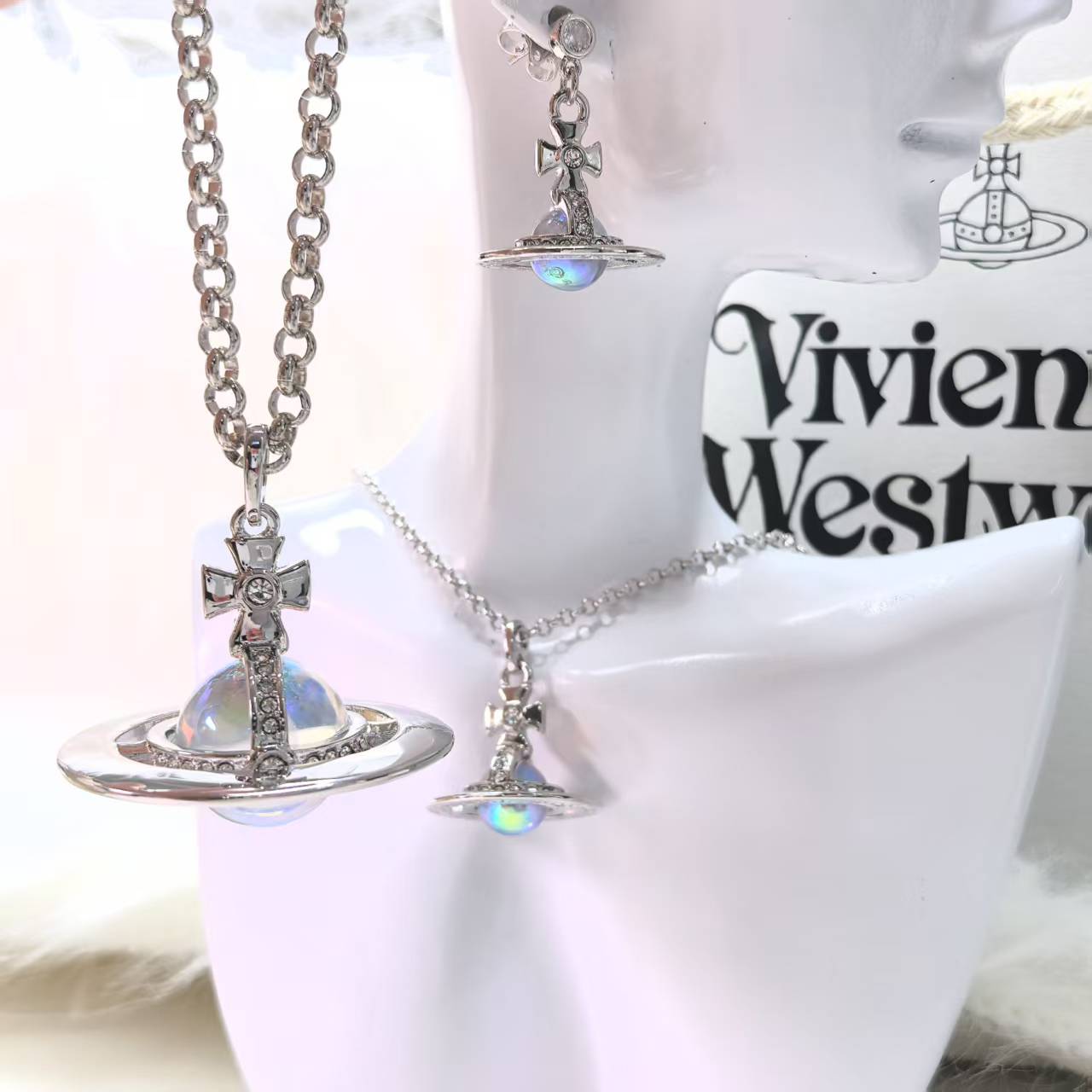 NO:104350,95 sweater chain 80 medium size queen mother limited model Aurora laser orb planet necklace women gradient color high appearance high version one 20mm sweater chain, queen mother necklace, sweaters, necklace1986090995毛衣链80中号西太后限定款欧若拉镭射orb星球项链女渐变色高颜值高版本一20mm毛衣链,西太后项链,sweaters,necklace,Jewelry