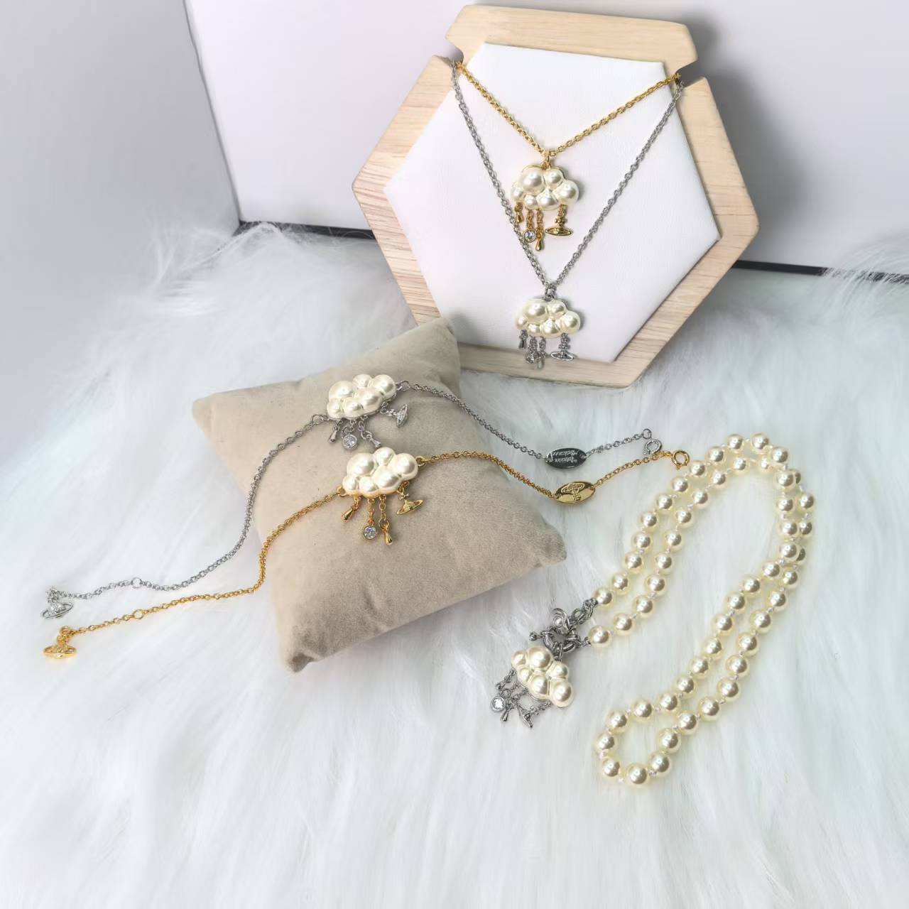 NO:639369,The Queen Mother's new small cloud pearl necklace bracelet set, the Queen Mother's bracelet, necklace, bracelet19860909西太后新款小云朵珍珠项链手链套装,西太后手链,necklace,bracelet,Jewelry