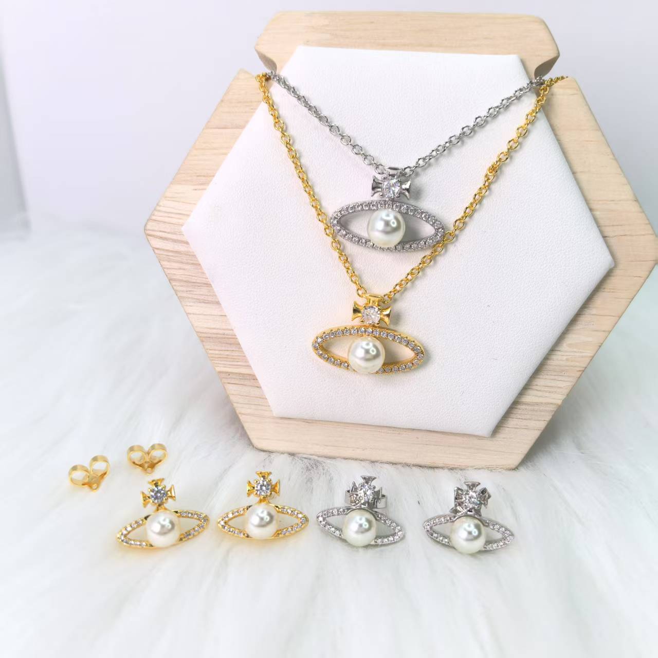 NO:104560,The same round Aurora Pearl Necklace for Women's Clavicle Chain Earrings Set, Queen Mother Necklace, Queen Mother's Necklace, Queen Mother's Earrings, Necklace19860909西太后土星同款正圆极光珍珠项链女锁骨链耳钉套装,西太后项链西太后耳钉,necklace,Jewelry