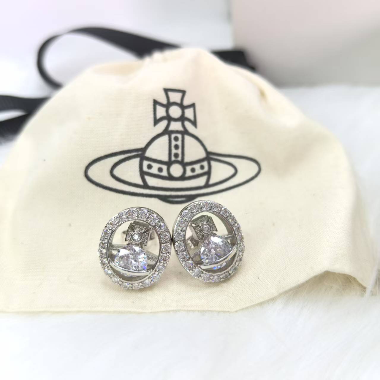 NO:104566,Queen Mother Citizen 25 new Oval Saturn full of Saturn earrings, Queen Mother Citizen19860909西太后25新款椭圆土星球满钻土星耳钉,西太后耳钉,Jewelry