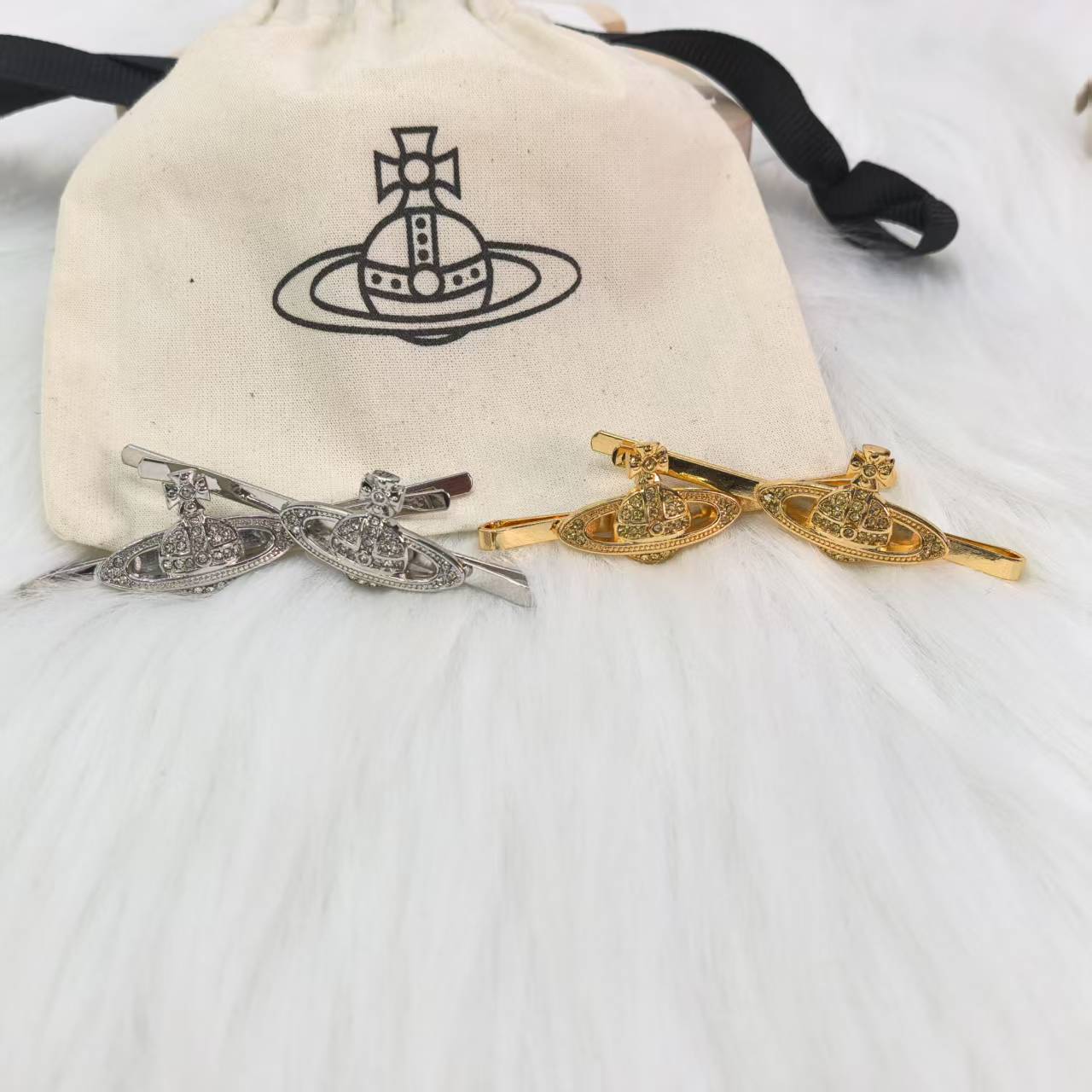 NO:541679,Vivienne Westqueen Queen's classic full diamond little Saturn hairpin tie clip, Queen's hairpin, hairpins, ties19860909Vivienne Westqueen西太后经典满钻小土星一字发夹领带夹,西太后发夹,hairpins,ties,Jewelry