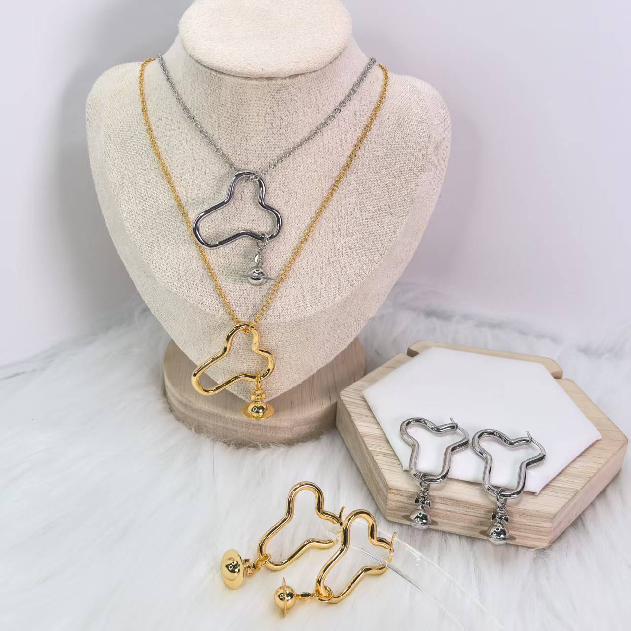 NO:359792,High-quality 25 new Queen Mother's Hollow Line Three-dimensional Saturn Necklace Earrings Fat Ding Simple Personality, Queen Mother's Necklace, earrings, necklace19860909高品质25新款西太后镂空线条立体土星项链耳环 胖丁简约个性,西太后项链,earrings,necklace,Jewelry