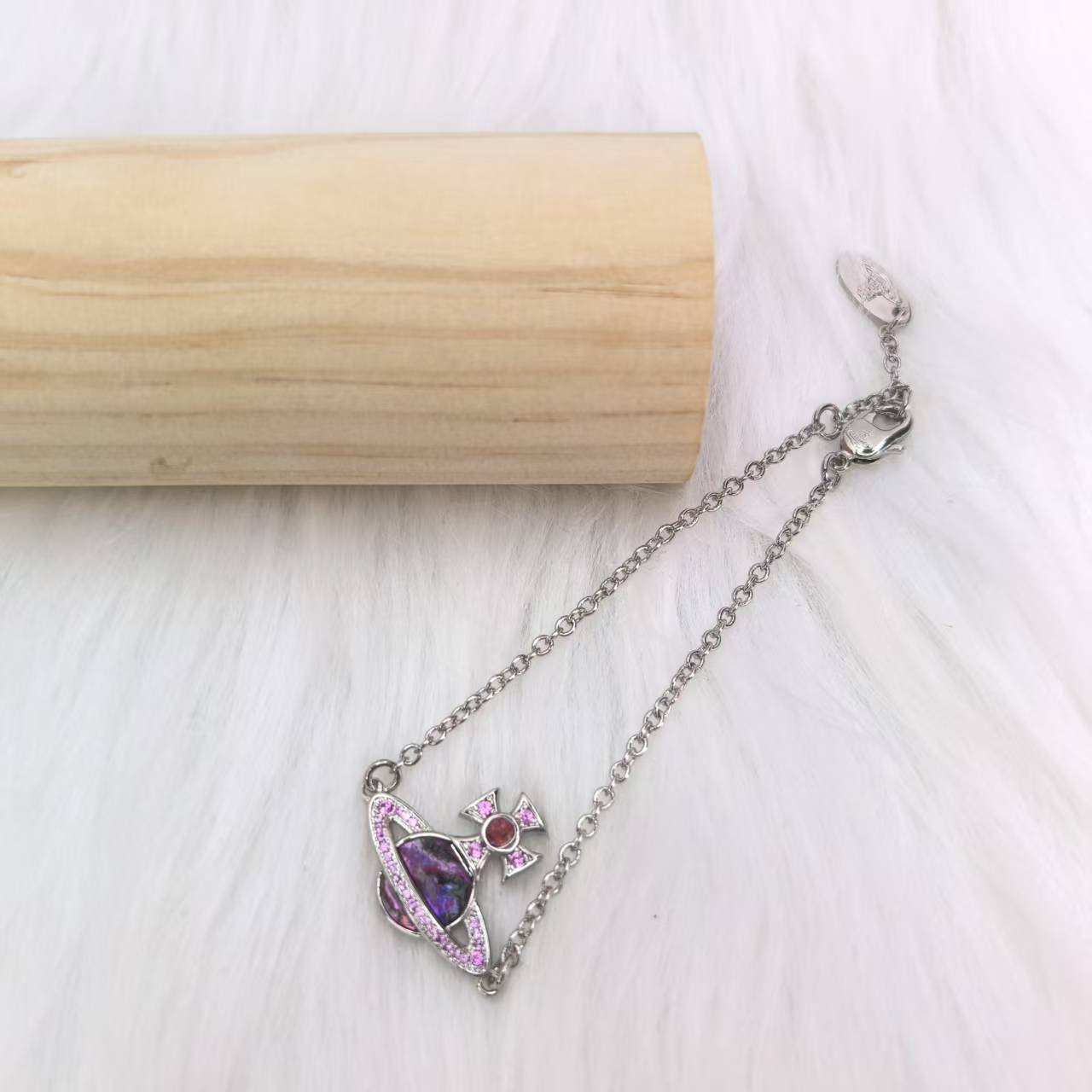 NO:541634,Spring/Summer 25 Vivienne Westwood RINA West Mother Rhinestone Mother-of-pearl Saturn, West Mother Necklace West Mother Bracelet,necklace,bracelet1986090925春夏 Vivienne Westwood RINA西太后水钻贝母土星,西太后项链西太后手链,necklace,bracelet,Jewelry