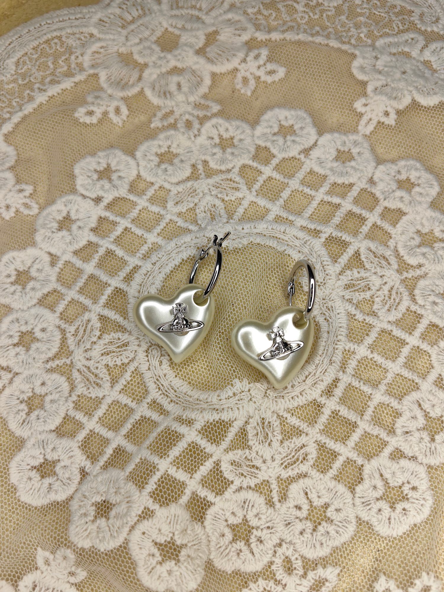 NO:361156,Queen Mother's New Love Pearl Saturn Earrings Heart-shaped high-end and elegant temperament earrings, Queen Mother's earrings, earrings19860909西太后新款爱心珍珠土星耳环 心形高级感优雅气质耳饰,西太后耳钉,earrings,Jewelry