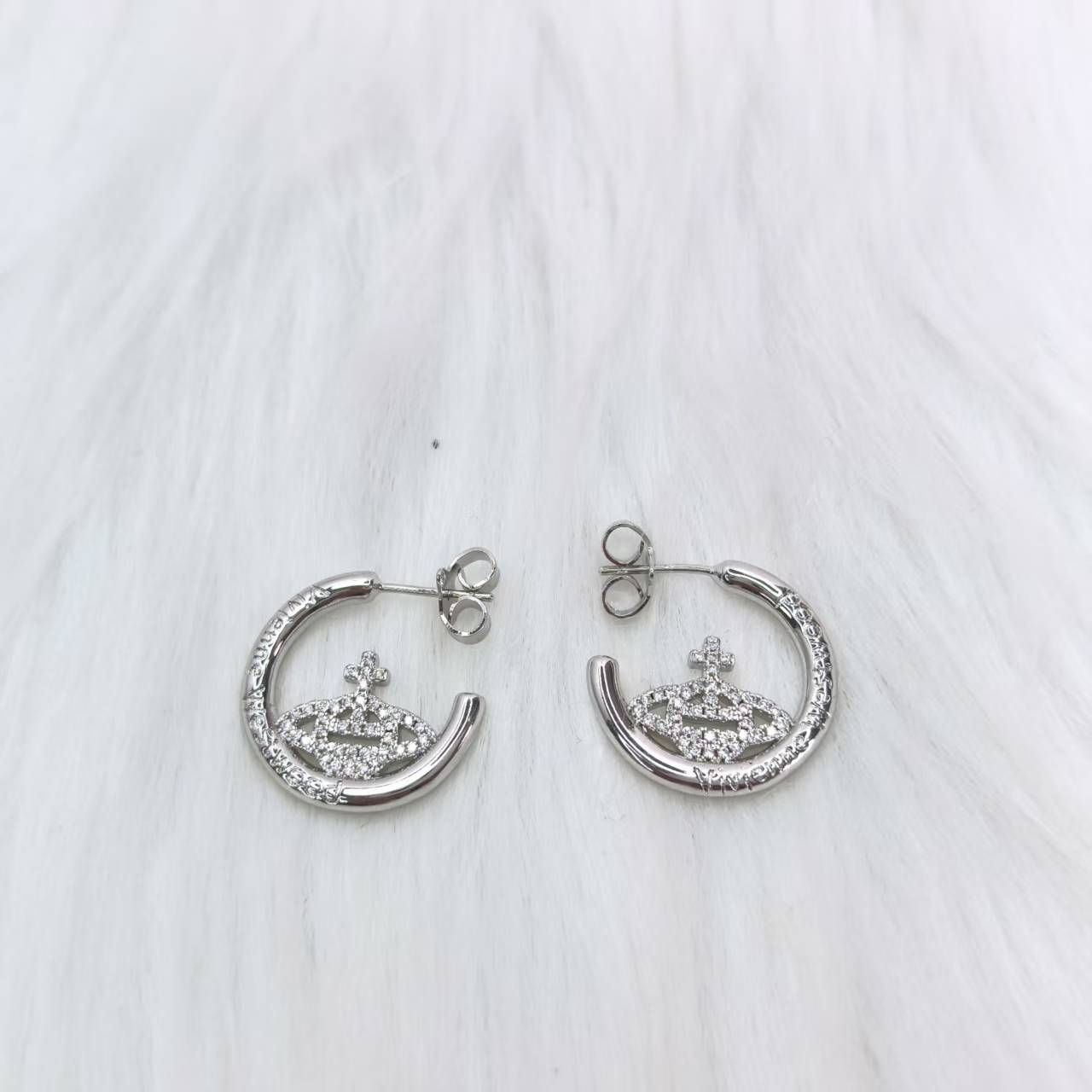 Vivienne Westwood 西太后字母C形微镶土星耳环女小众设计高级感 轻奢百搭耳钉耳饰