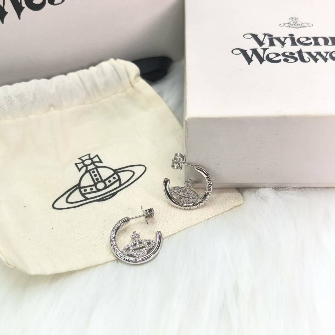 NO:360042,Queen Mother's letter C-shaped micro-inlaid Saturn earrings for women with niche design high-end fashion and light luxury versatile earrings popular style, Queen Mother's earrings, earrings19860909西太后字母C形微镶土星耳环女小众设计高级感时尚轻奢百搭耳钉耳饰爆款,西太后耳钉,earrings,Jewelry