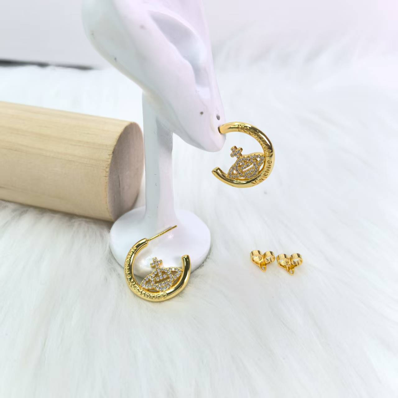 Vivienne Westwood 西太后字母C形微镶土星耳环女小众设计高级感 轻奢百搭耳钉耳饰